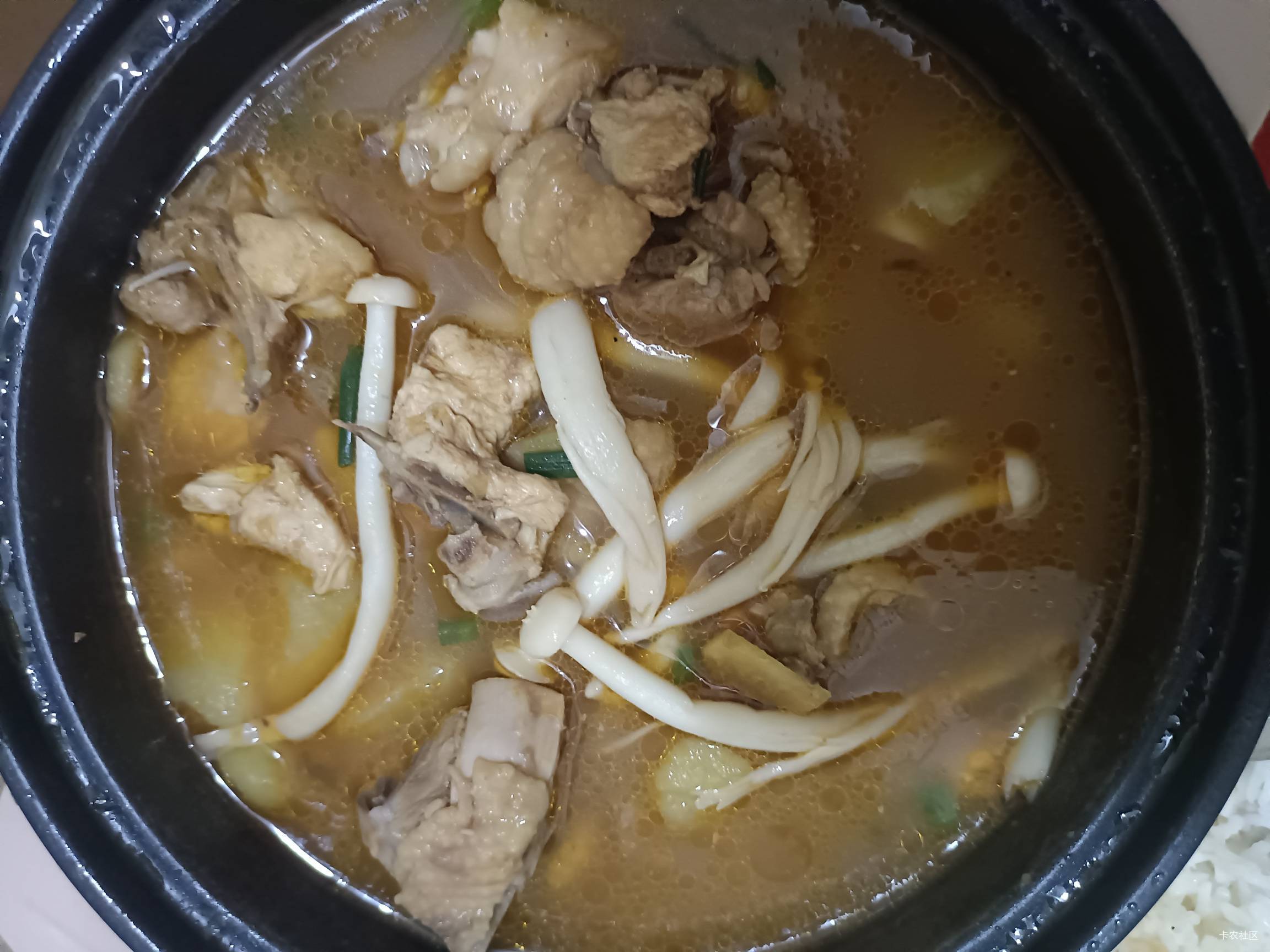 老哥们吃饭了，大吉大利现在吃鸡

9 / 作者:大荒 / 