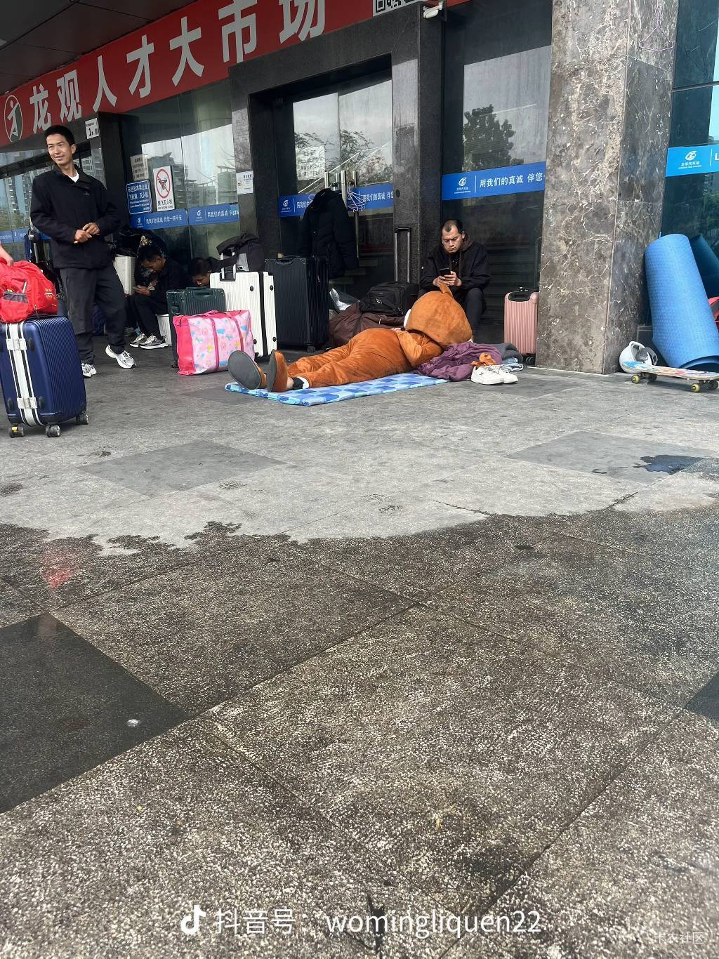 抖音打卡那一个吸尘器，填广东都没有哦，但是他你去找客服还是一个鬼样子，他说我可以85 / 作者:斗篷 / 