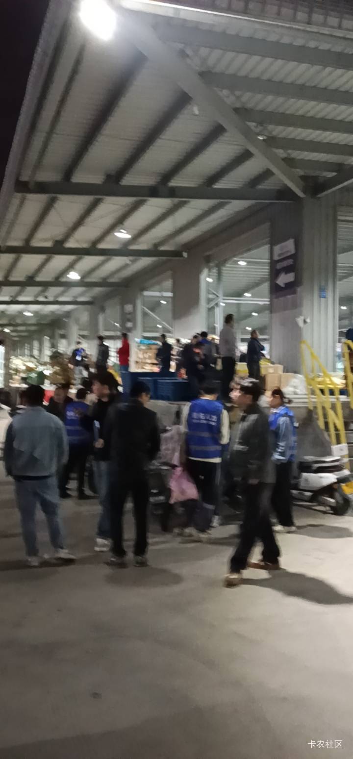 我不信还有老哥也在这里

15 / 作者:涂家明针 / 