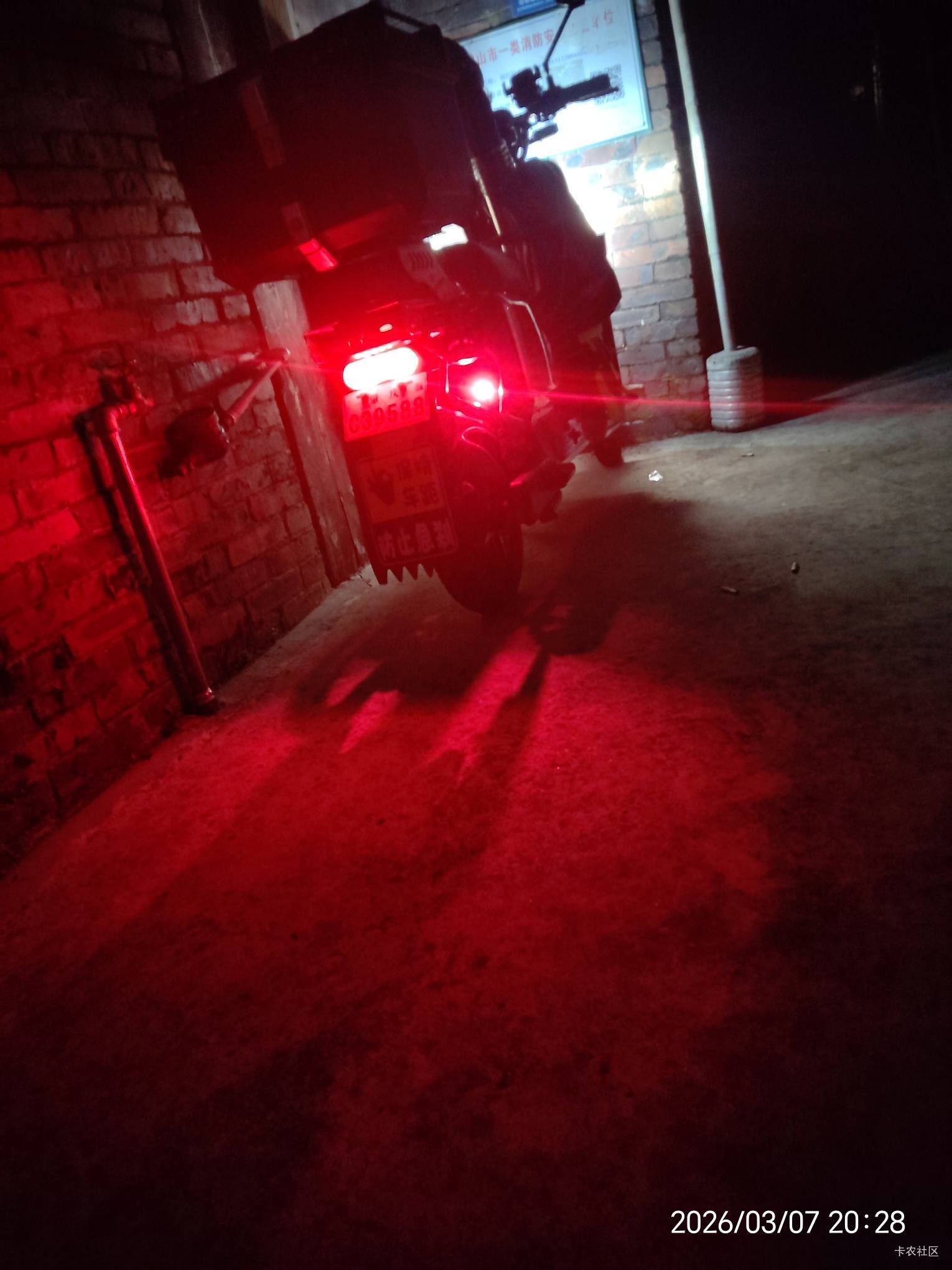 刚跑外卖回来！有什么毛，好饿啊。咕咕叫。

56 / 作者:陆羽 / 