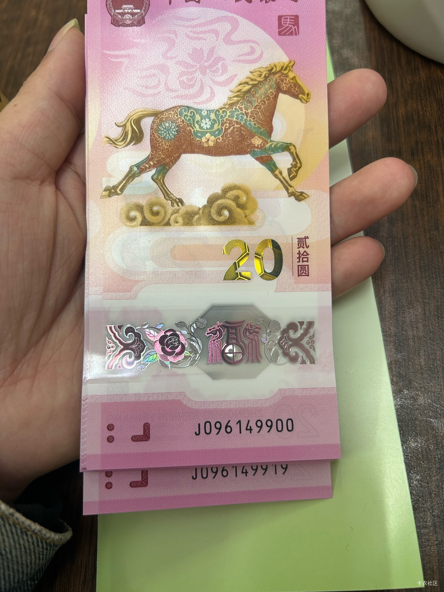 楼下卖凉菜的老板娘太恶心了，买二十多嫌少还被白眼了。。。

49 / 作者:阿生的故事 / 