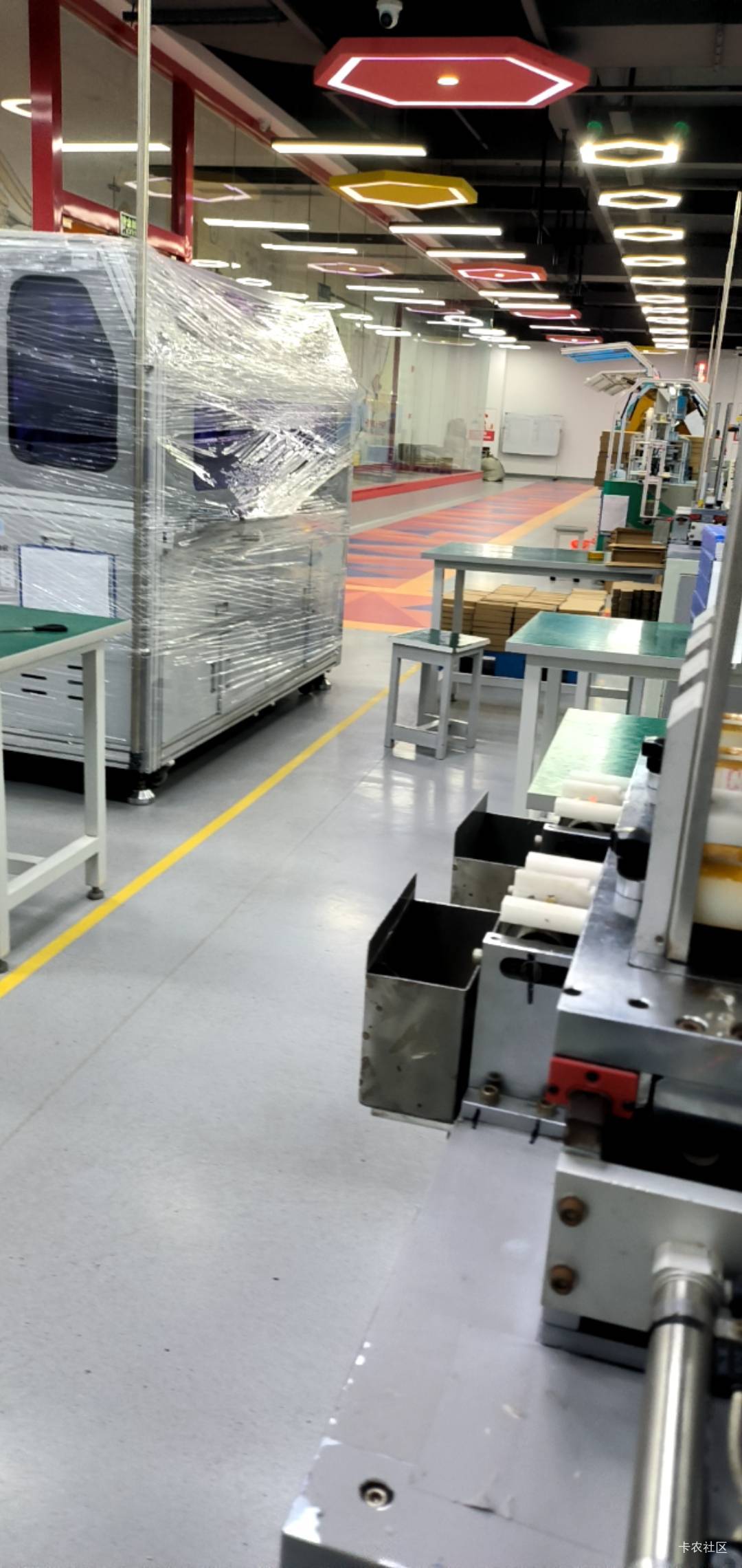 老哥们撑不住了，还是进厂了，开机器。干的慢，人家7点半休息了的，我要干到8点钟。唉48 / 作者:孤单的人qww / 