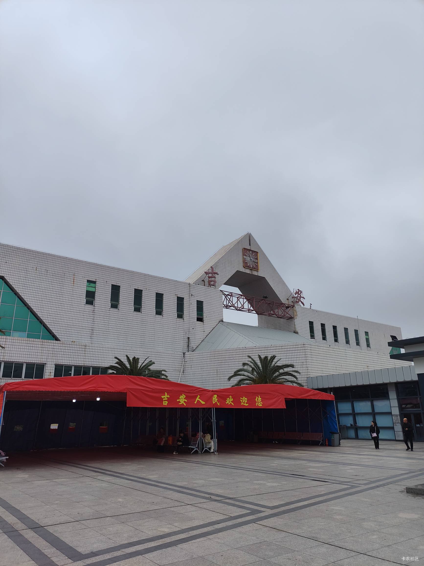 龙华挂壁旅馆住下了明天进厂了

67 / 作者:圭円 / 