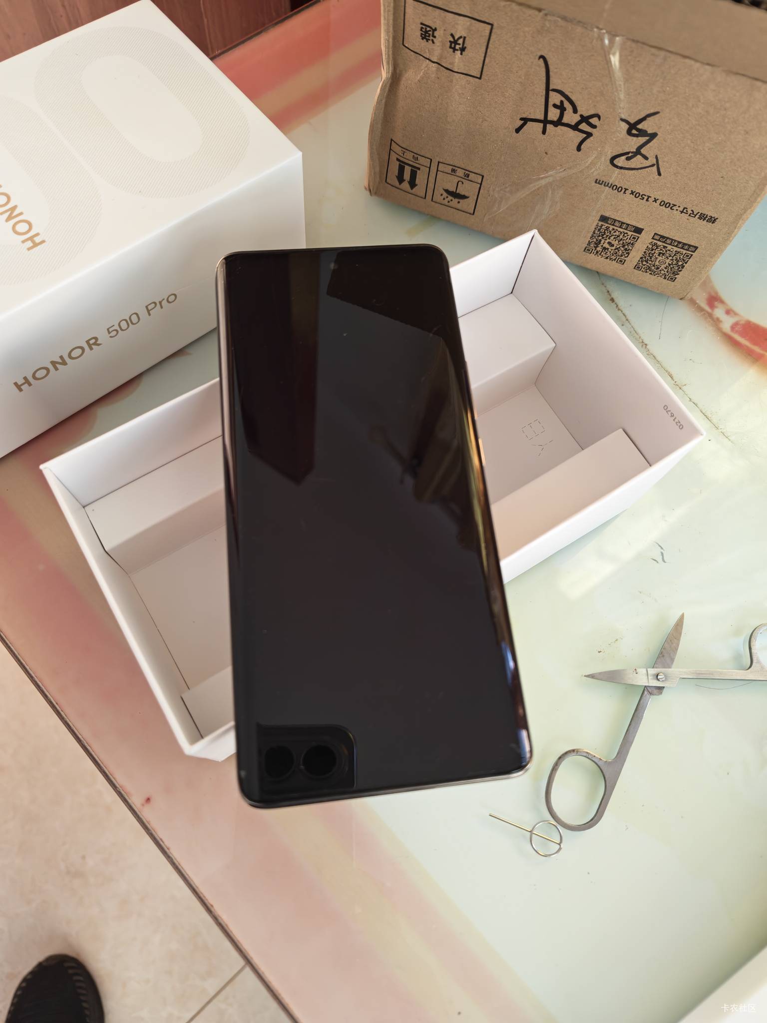 荣耀50谁要，系统流畅屏幕看着很舒适，原装无拆无修，300包邮，不议价。









76 / 作者:路人C / 