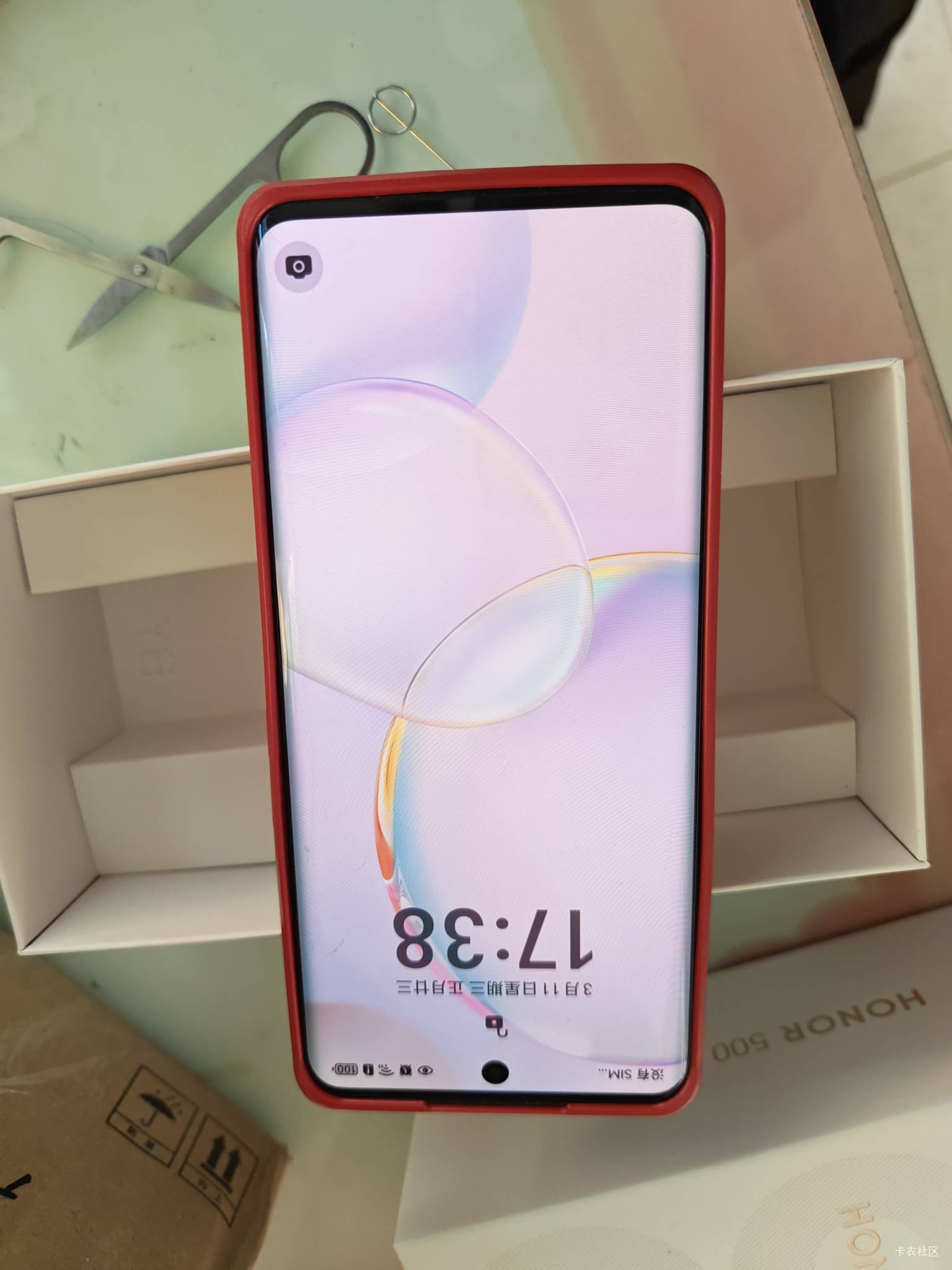 荣耀50谁要，系统流畅屏幕看着很舒适，原装无拆无修，300包邮，不议价。









83 / 作者:路人C / 