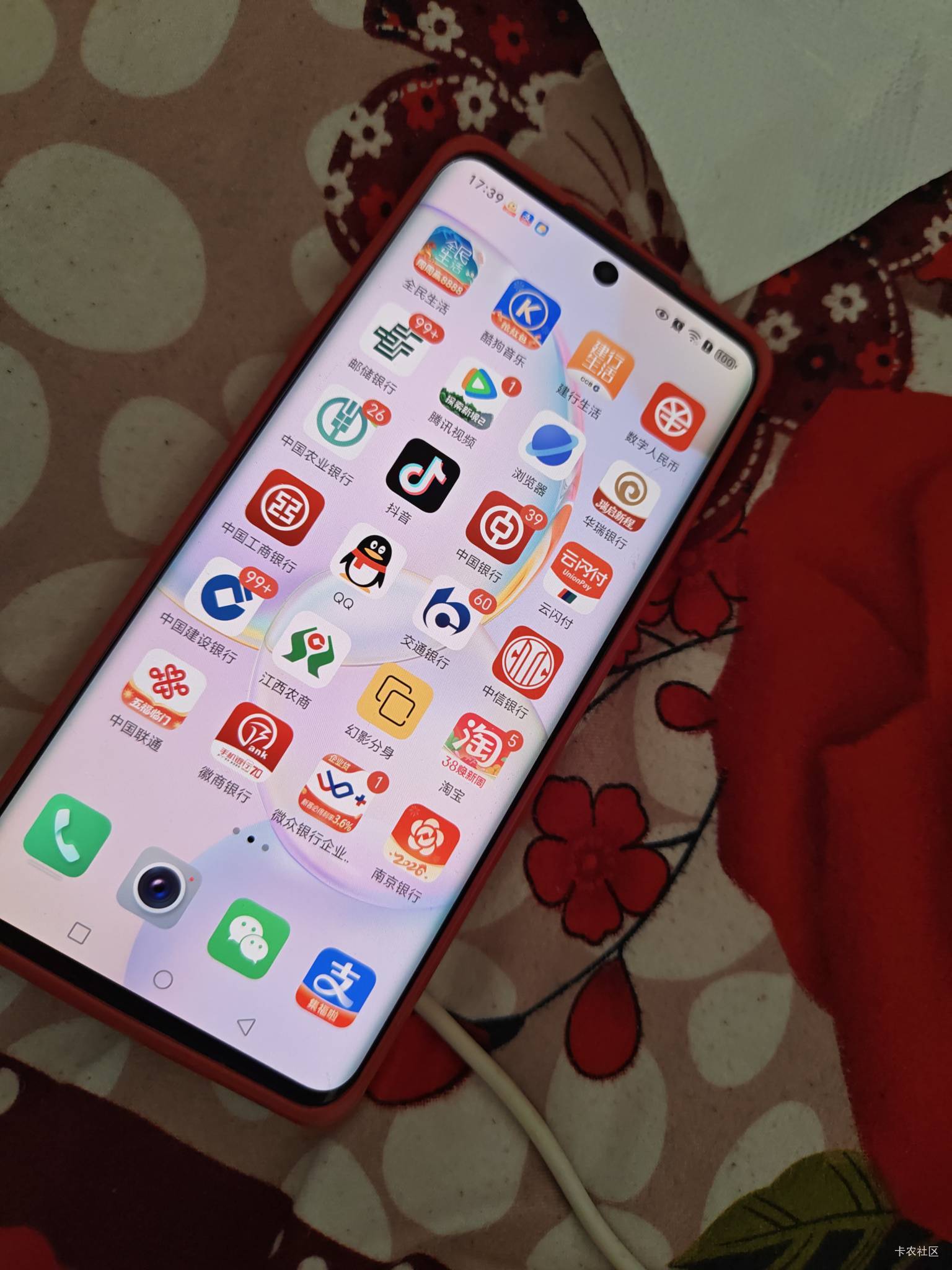 荣耀50谁要，系统流畅屏幕看着很舒适，原装无拆无修，300包邮，不议价。









24 / 作者:路人C / 