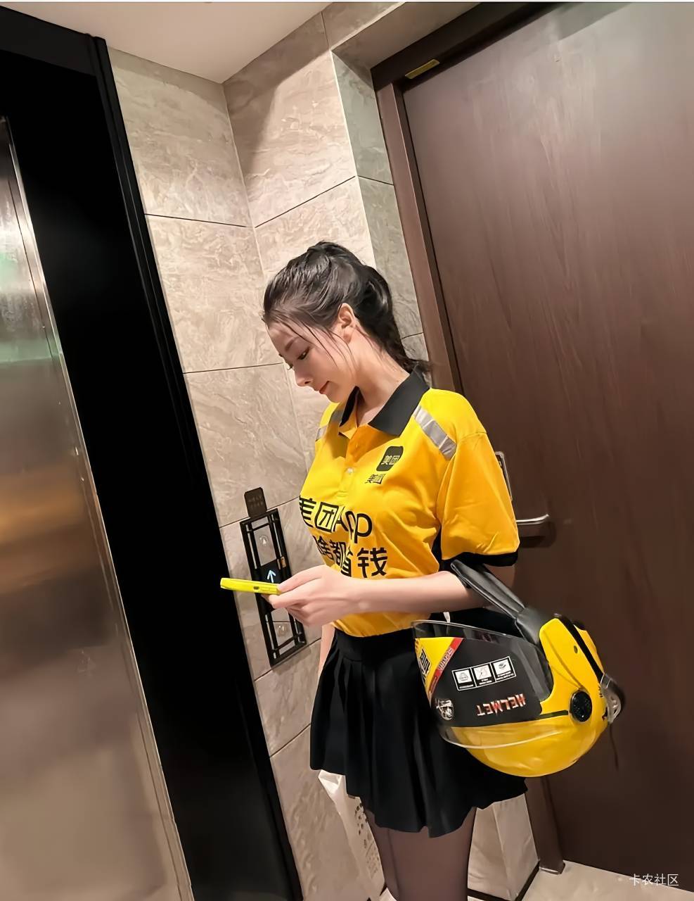 世道彻底变了！也不知道是不是做直播竞争太大了还是老狗们都不愿意花钱了，现在越来越72 / 作者:广鸡周某人 / 