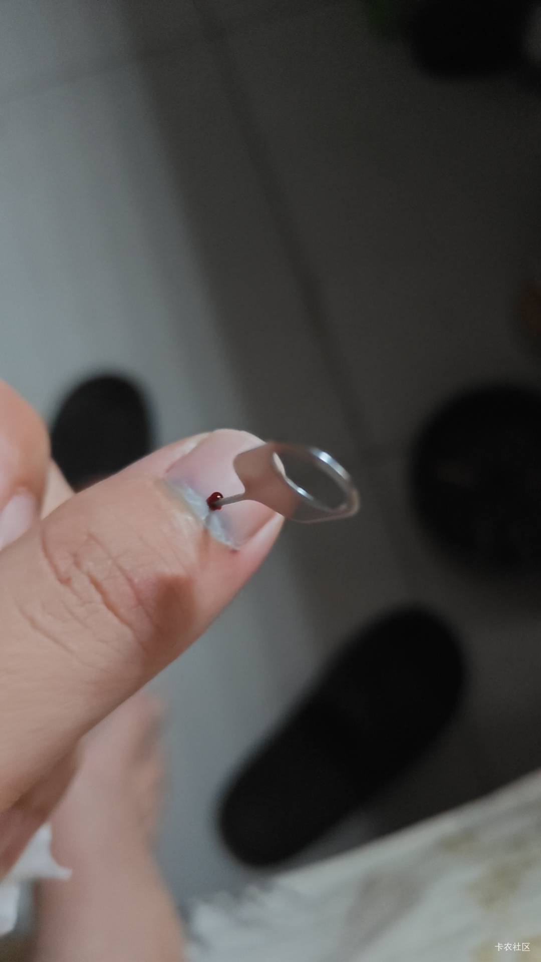 真小可爱坐个车激活卡把手给夹了，放血完好多了


52 / 作者:人间半途 / 