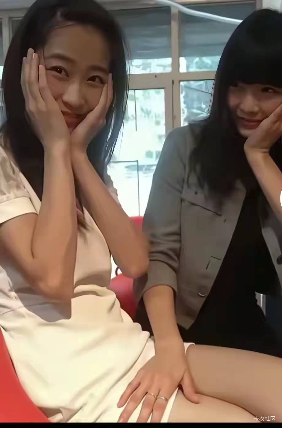 隔壁房老哥不知在干什么，时不时的传出是，是的，是，是的的声音，这是在自言自语嘛？54 / 作者:高渐离kk / 