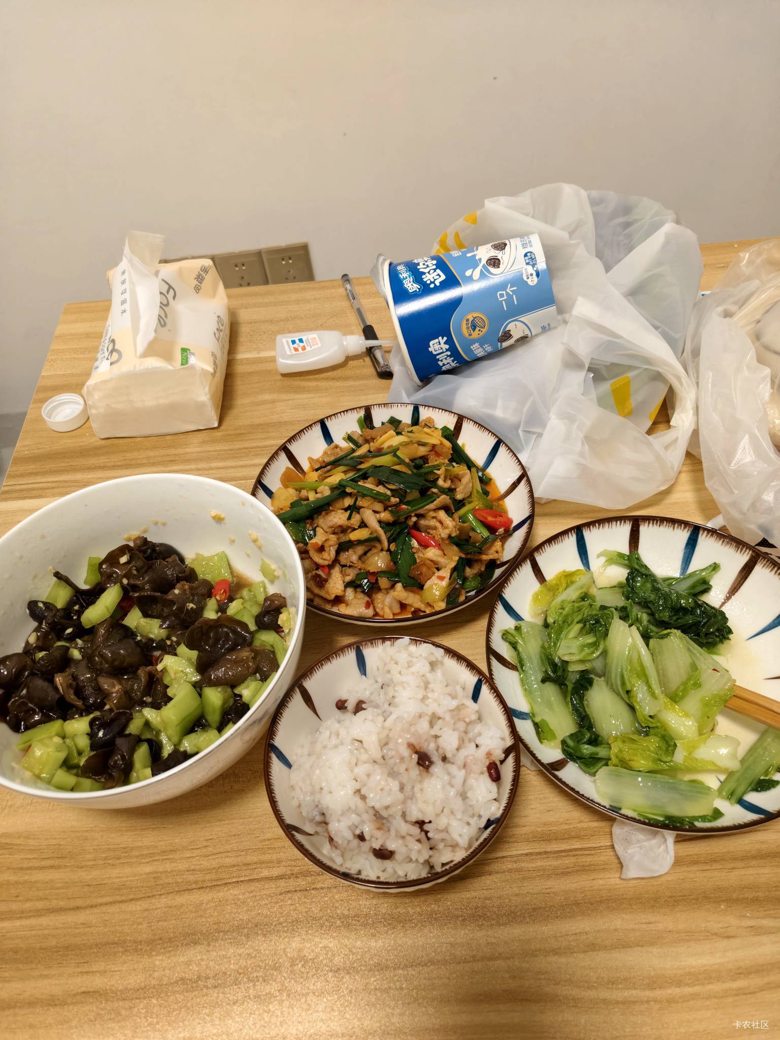 老哥们先吃，眉毛的时候做饭

24 / 作者:菲菲飞呀飞 / 