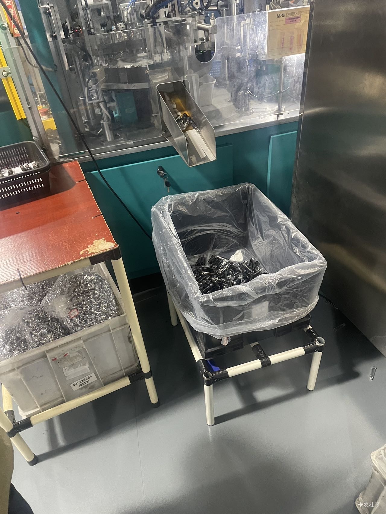 进厂了。老哥们



78 / 作者:村草 / 