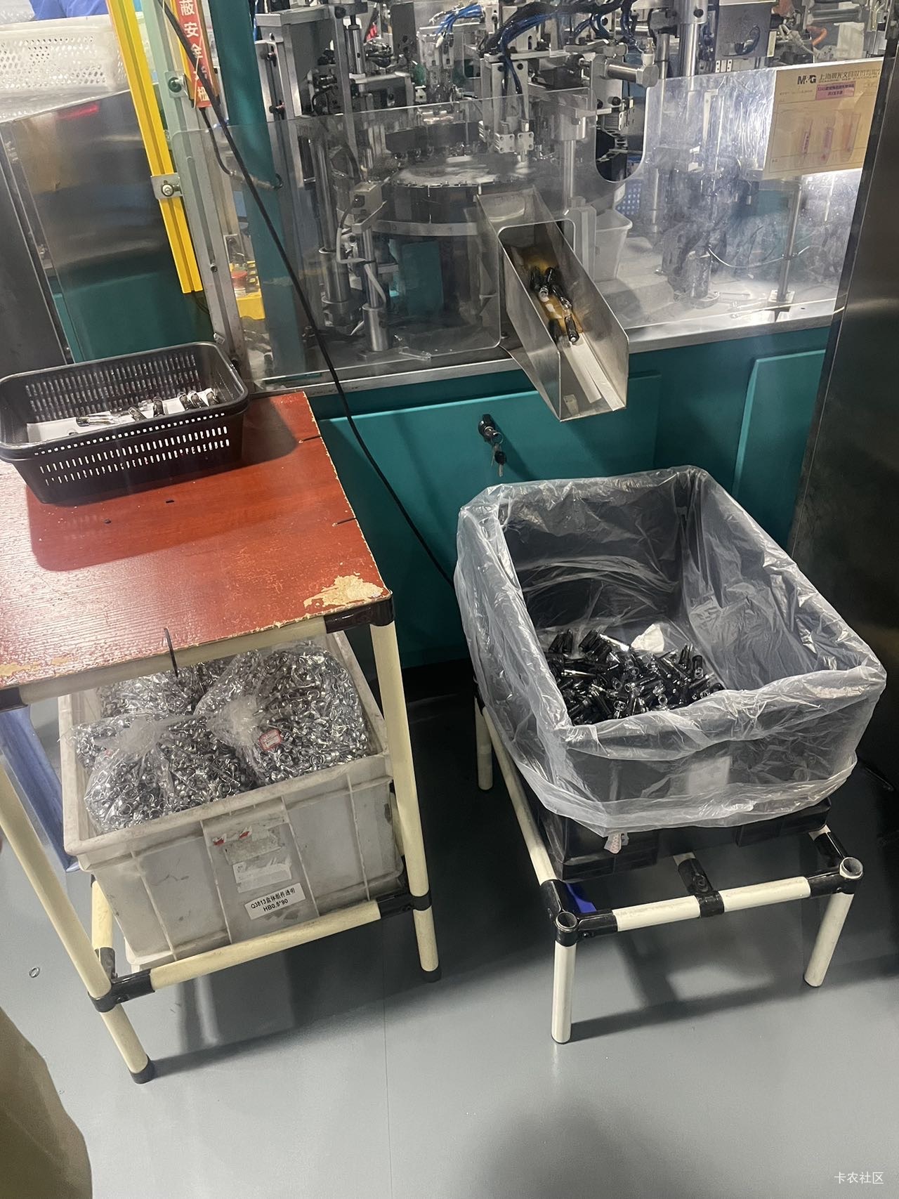 进厂了。老哥们



3 / 作者:村草 / 