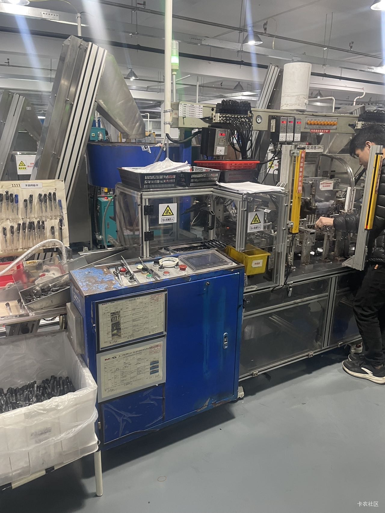 进厂了。老哥们



20 / 作者:村草 / 