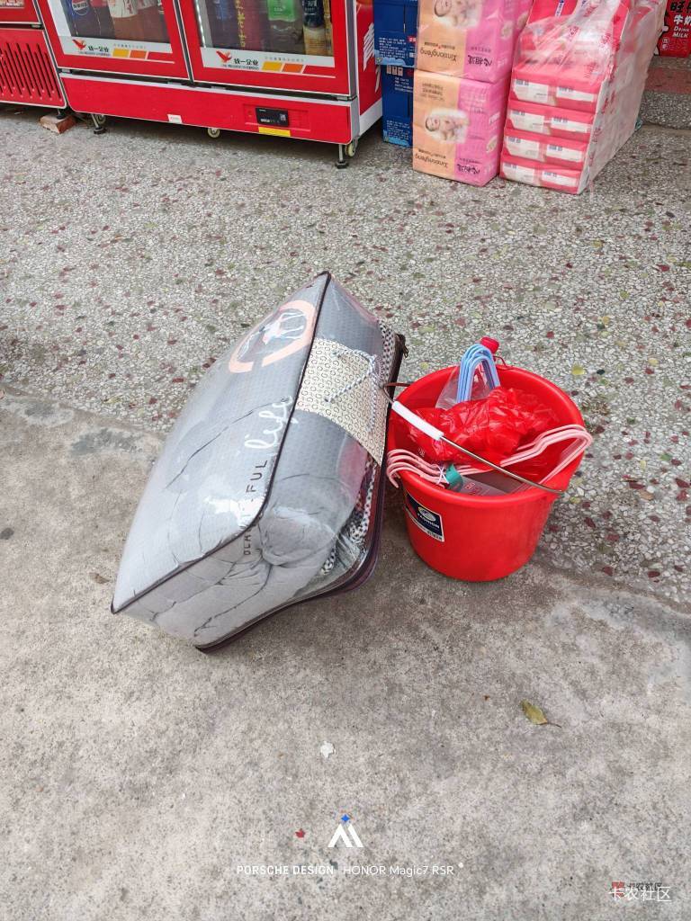 老哥们进了两三个厂，里面管理都嫌我干活太慢了，把我开了，真的好难，谁懂啊

42 / 作者:卡农挂逼大神 / 
