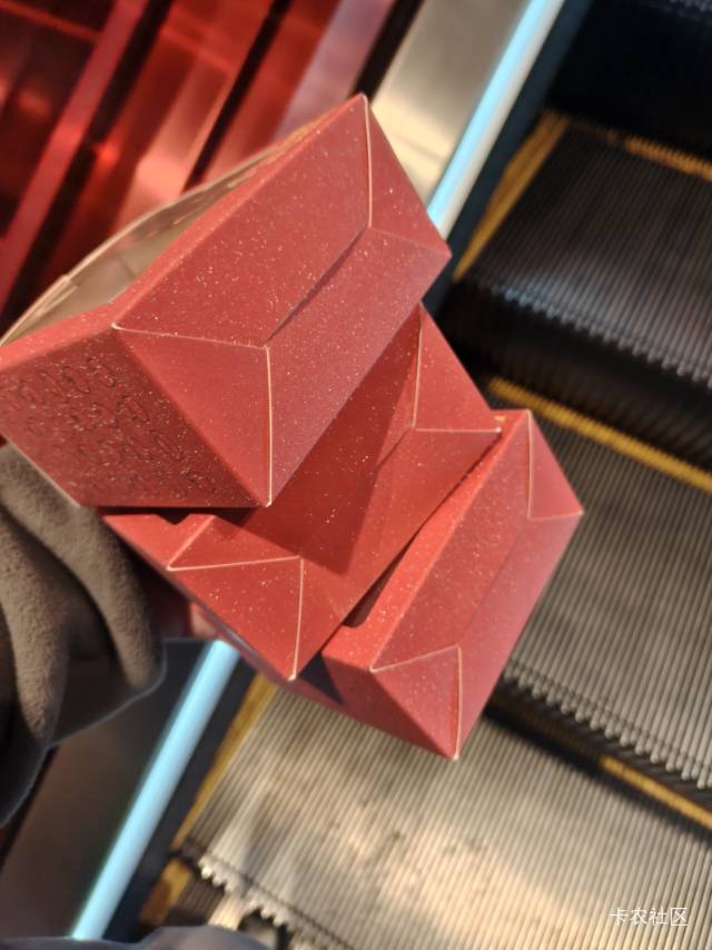 高德地图，你们附近的可以搜索一下这个联想有到店礼，就是一个挂件小公仔，一匹小马。3 / 作者:小小搬运工手慢无 / 