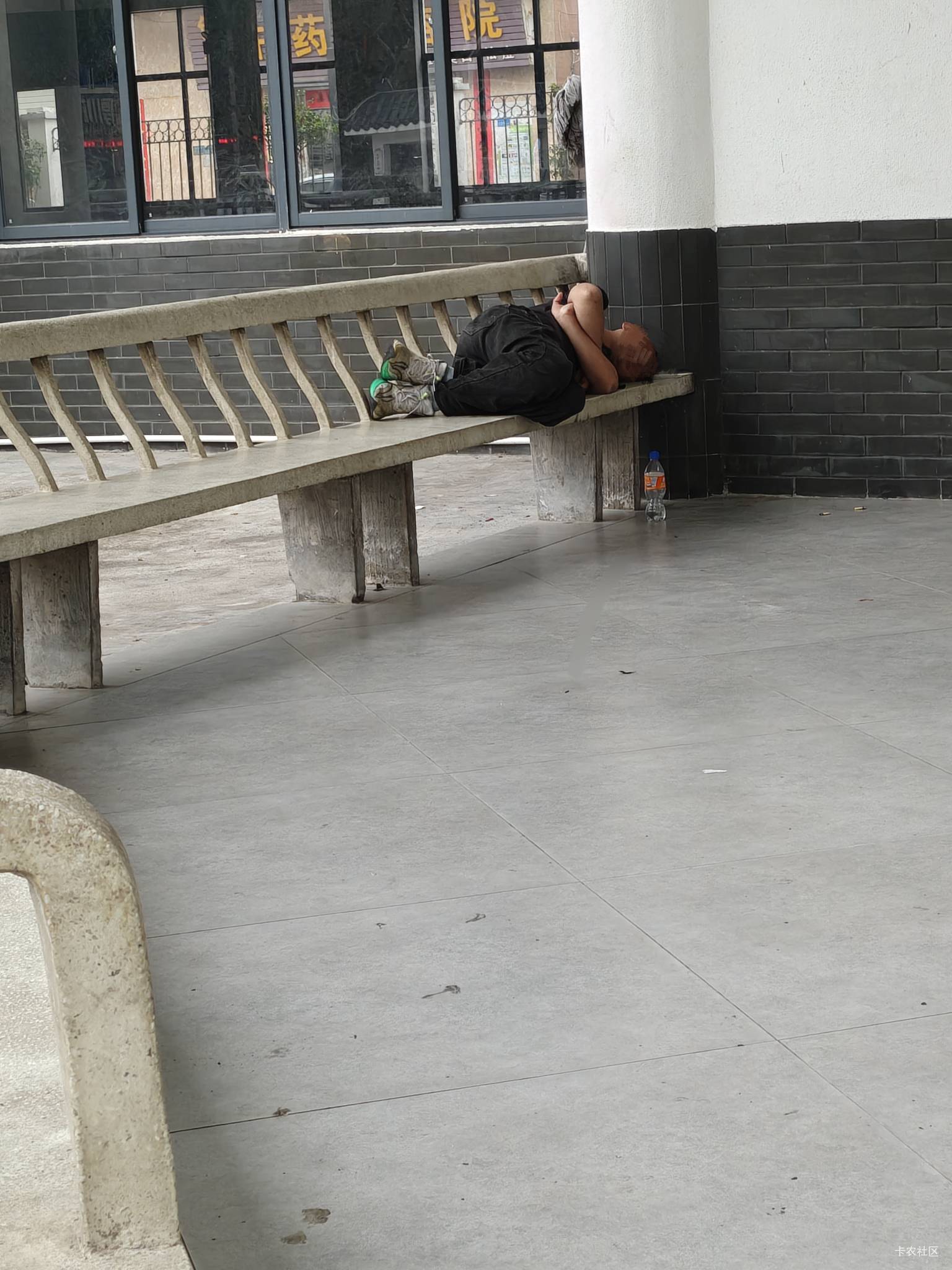 老哥醒醒，别睡了，该着凉了。

73 / 作者:Lanceshu / 