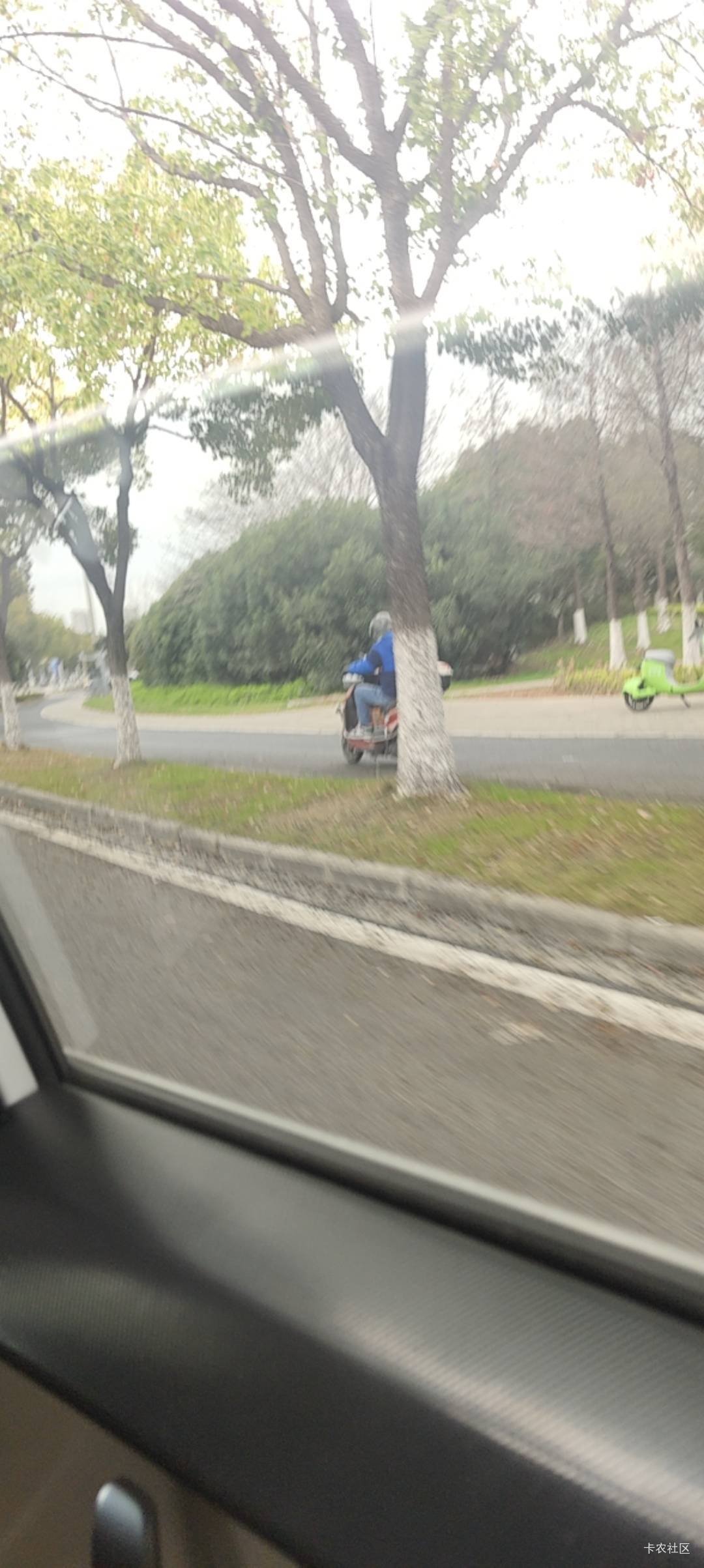 老哥们回家了

23 / 作者:记得记得回电话 / 