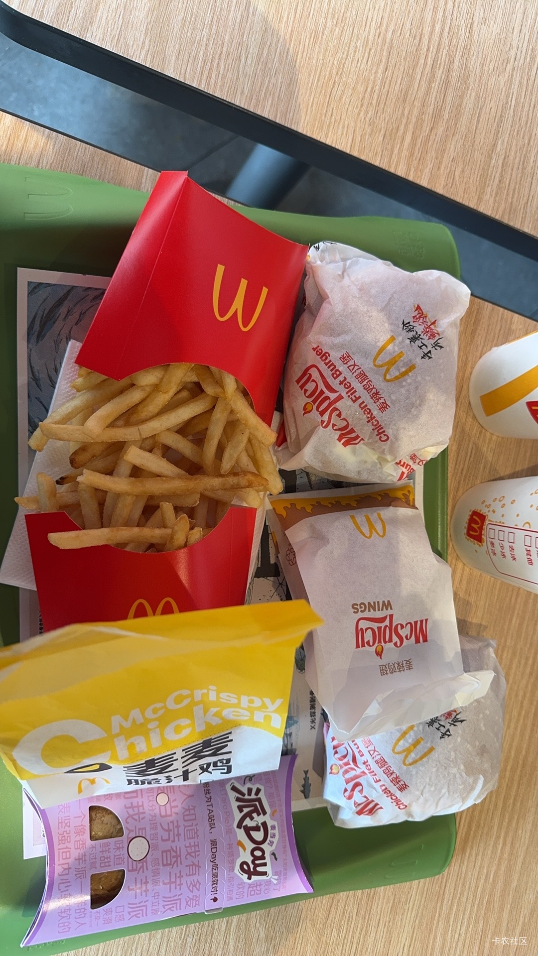 开饭了老哥们 都饿瘦了

81 / 作者:风上 / 