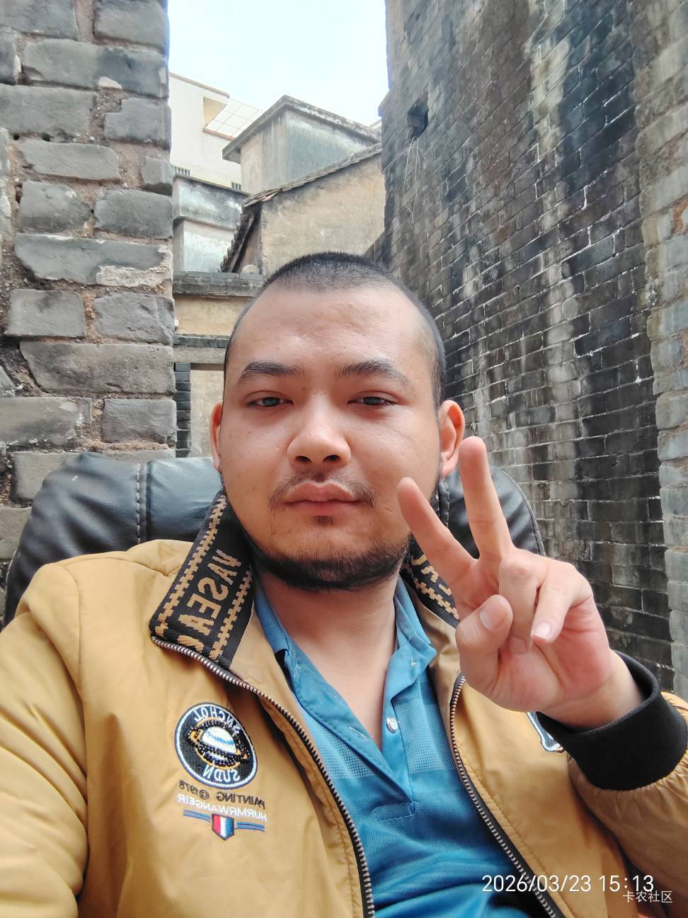 我才发现，我脸是有点圆，可是我有痔疮叫我怎么做零。



39 / 作者:陆羽 / 