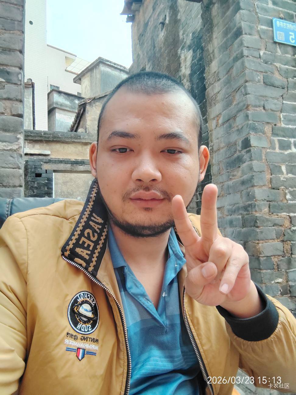 我才发现，我脸是有点圆，可是我有痔疮叫我怎么做零。



82 / 作者:陆羽 / 