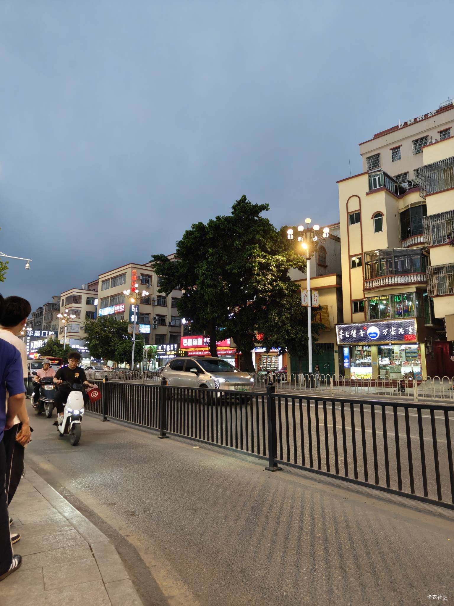 老哥标配

72 / 作者:圭円 / 