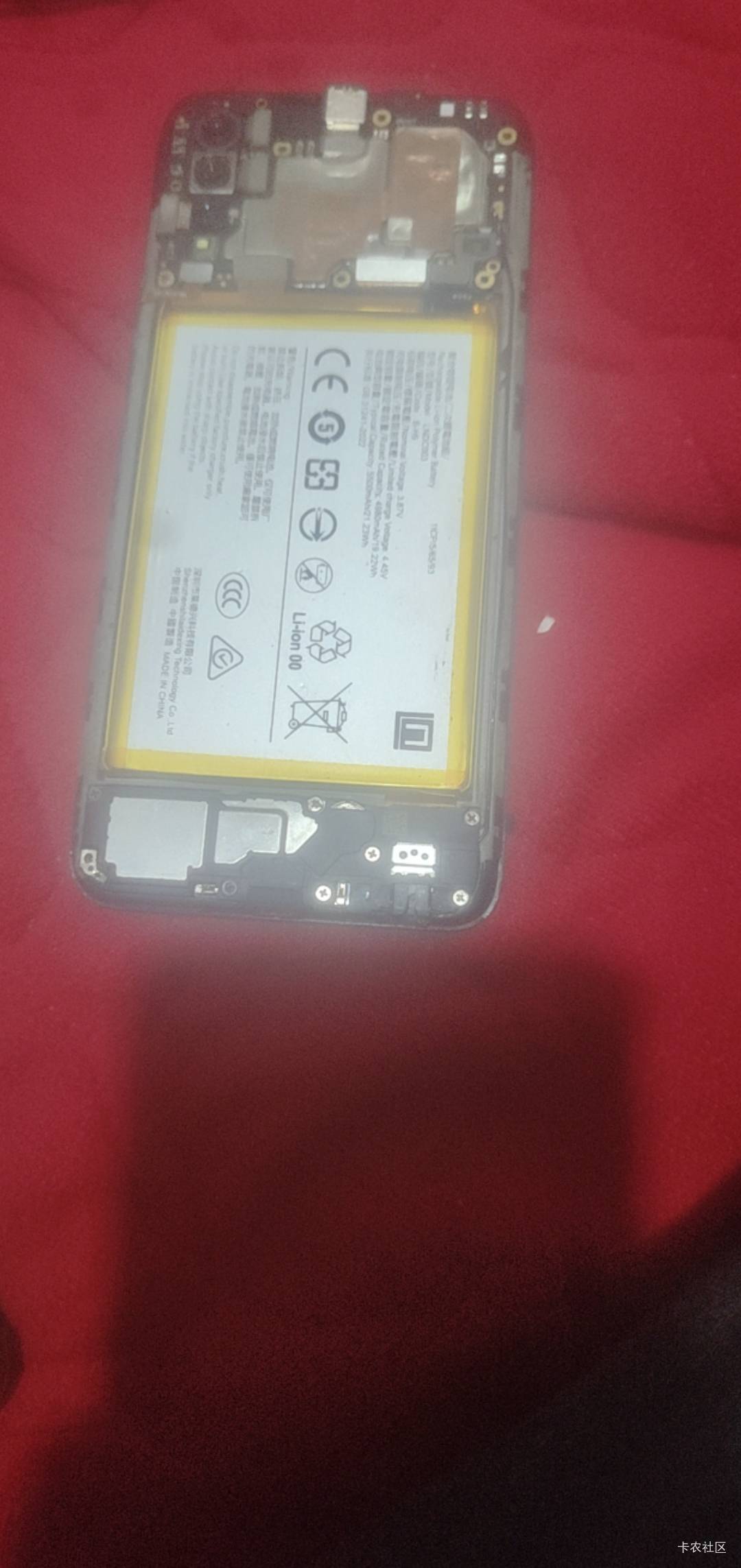 老哥帮忙看看还能值几毛后盖没了


90 / 作者:破百哥 / 