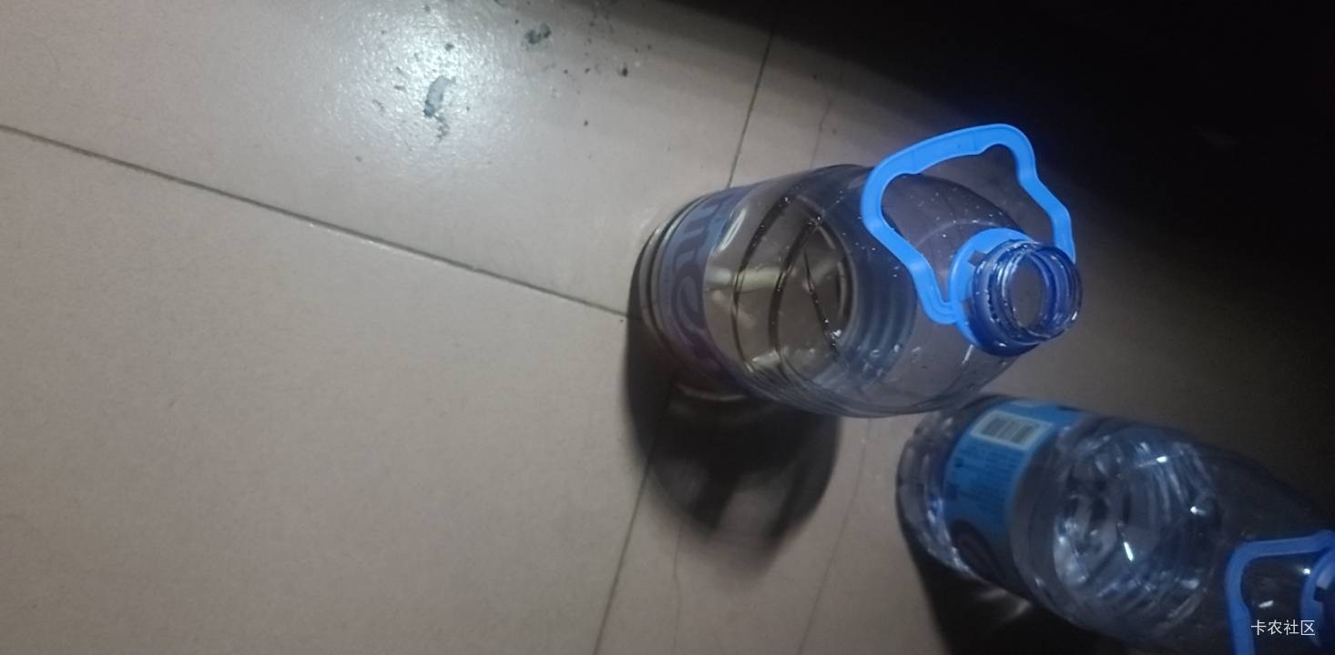 十几小时没抽上口粮感谢发码老哥弄的立减，点一口轻飘飘头有点晕
23 / 作者:莫大先生 / 