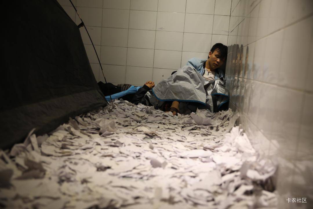 罗斌的时候没毛

21 / 作者:驴背上的拿破仑 / 