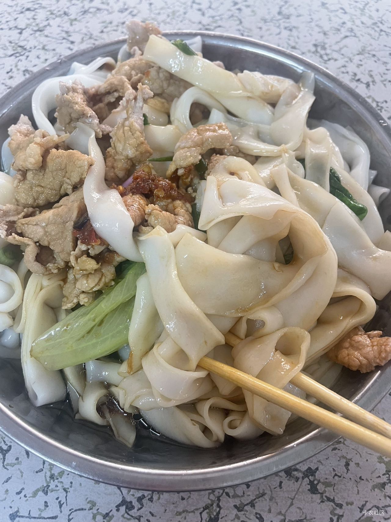 大事不好了，老哥们 ，刚出去买烟被老板羞辱了，今天搞的碰一下3个5元的红包，刚刚出39 / 作者:王思聪！ / 