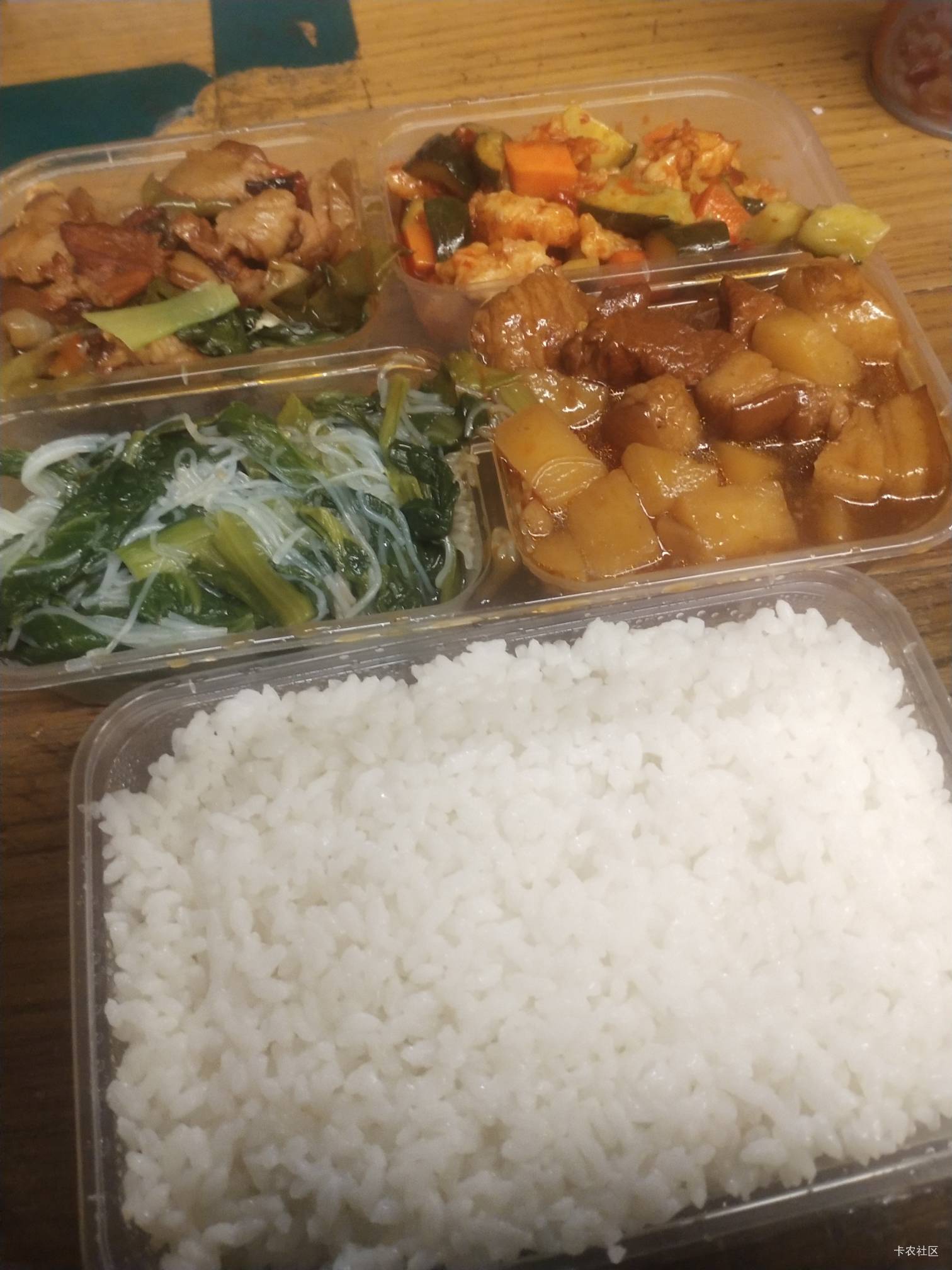 吃饭了，歪麦25反20，5块钱的盒饭

65 / 作者:安东尼。 / 