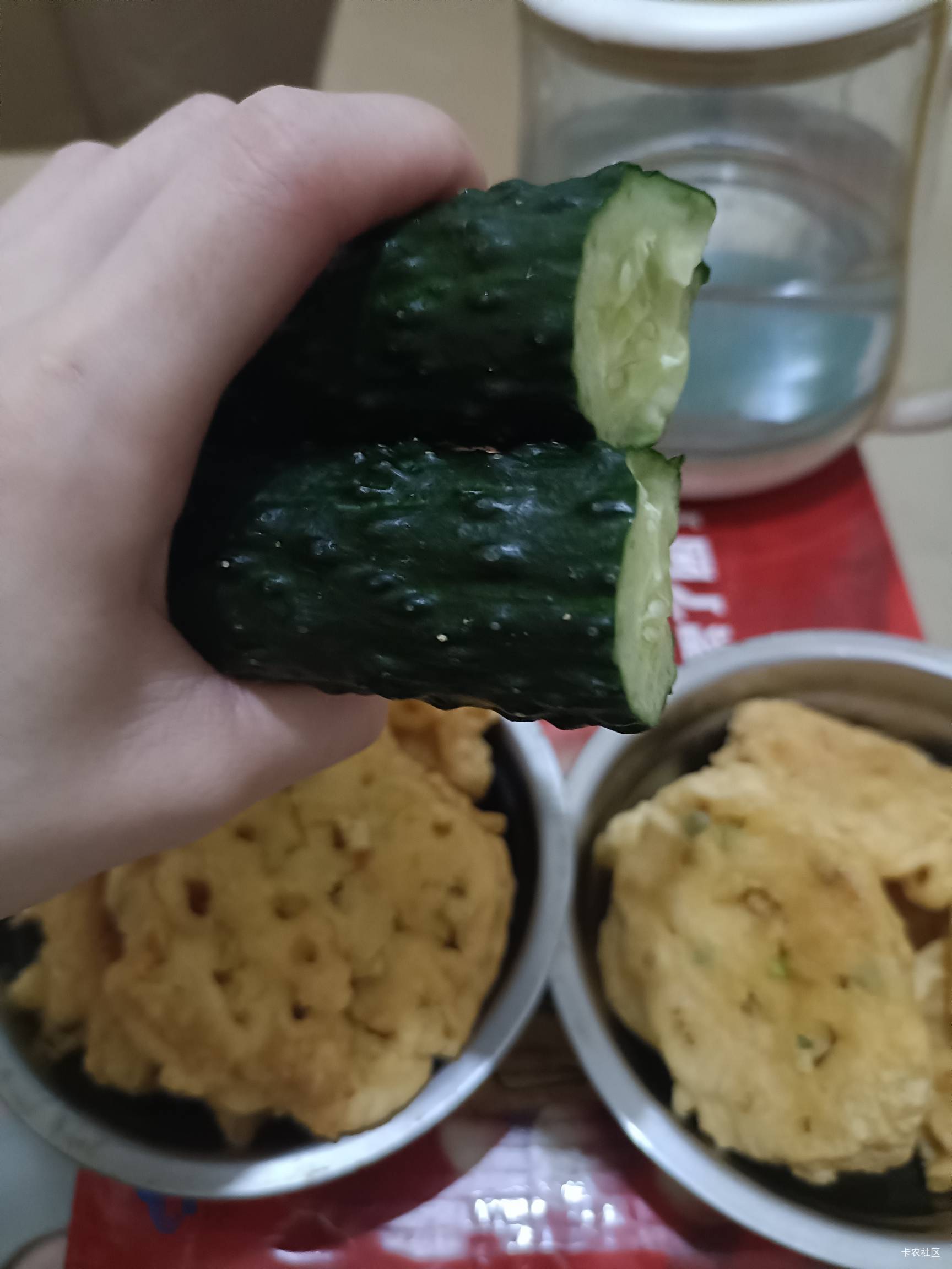 今天就吃这个了炸鸡蛋粑，吃不完的当留着零食，再配根黄瓜，还记得只有小时候过年时才33 / 作者:大荒 / 