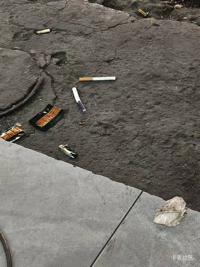 老哥们捡不捡，过路人好多不好意思

25 / 作者:大荒 / 