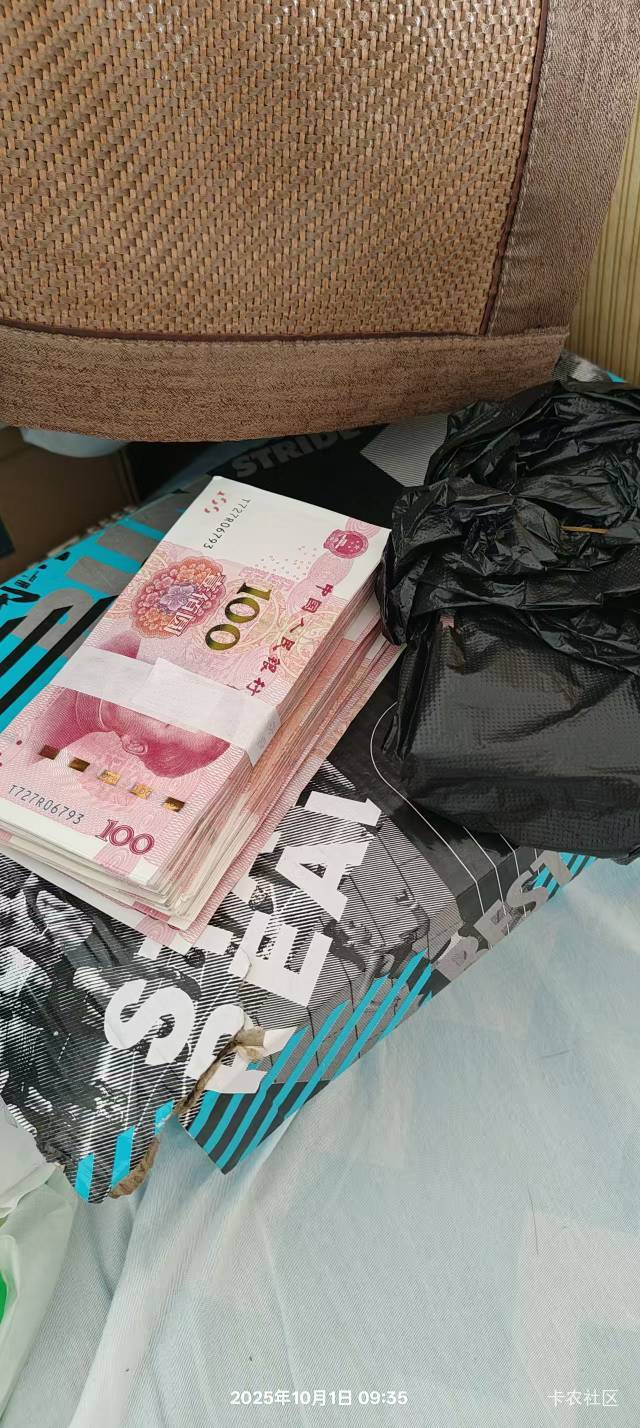 为了千百块钱把一天12小时放在流水线上，这样的生活有什么意义
80 / 作者:机你太美 / 