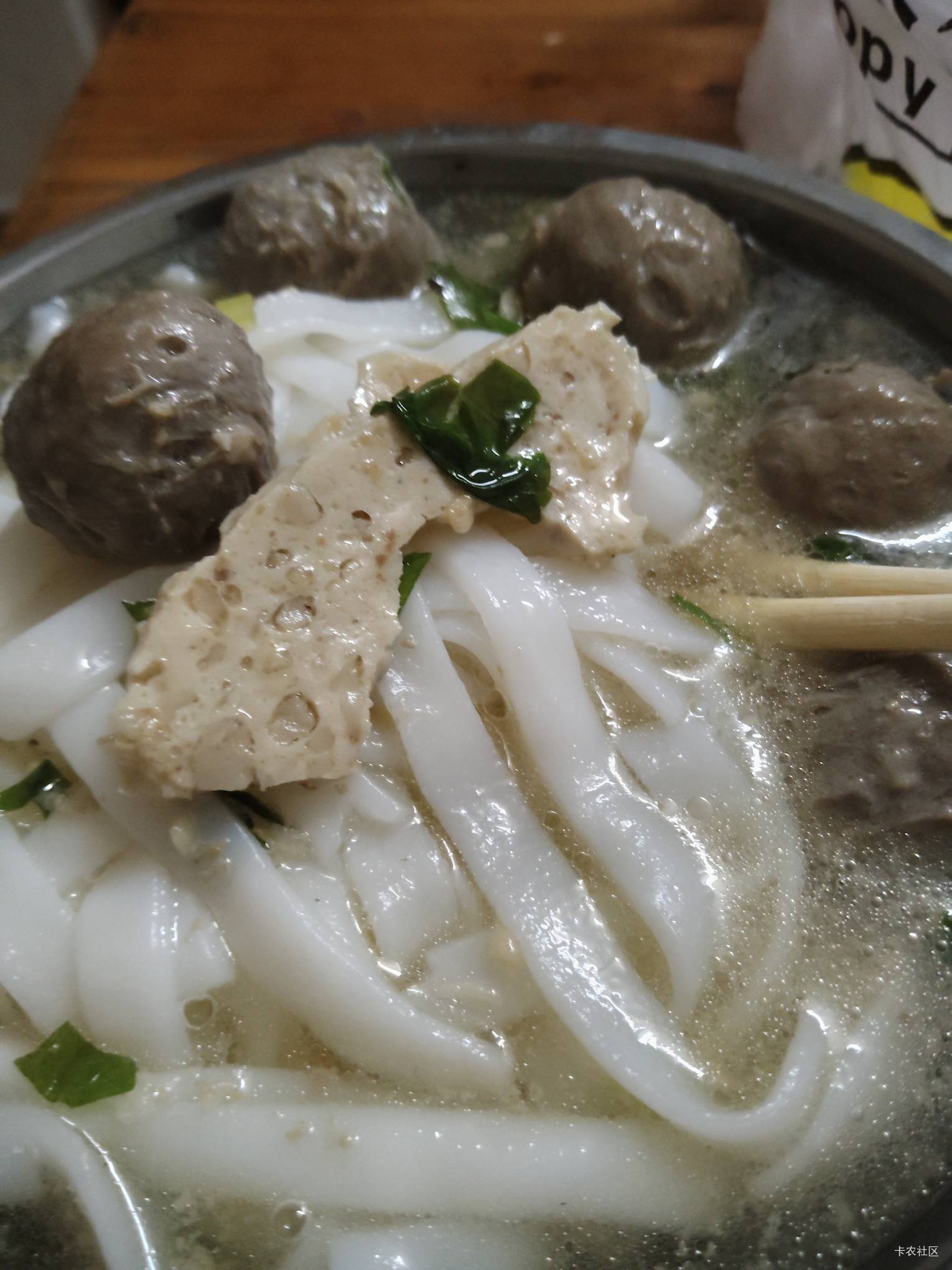 我陆羽送外卖回来又吃上了丸子汤粉，卡农仔躺平仔一律饿死。

68 / 作者:陆羽 / 