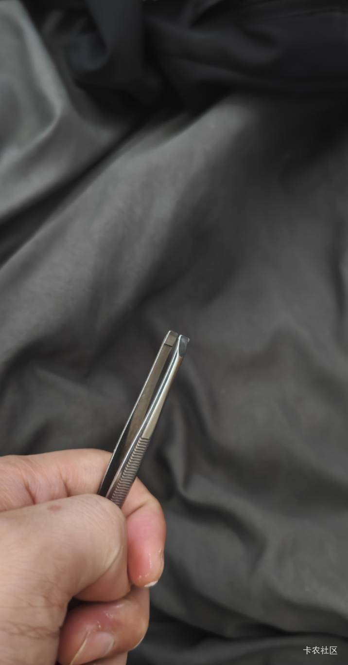 真正的挂壁仔是没有刮胡刀的，我都是用夹子夹的

52 / 作者:羊肉汤 / 