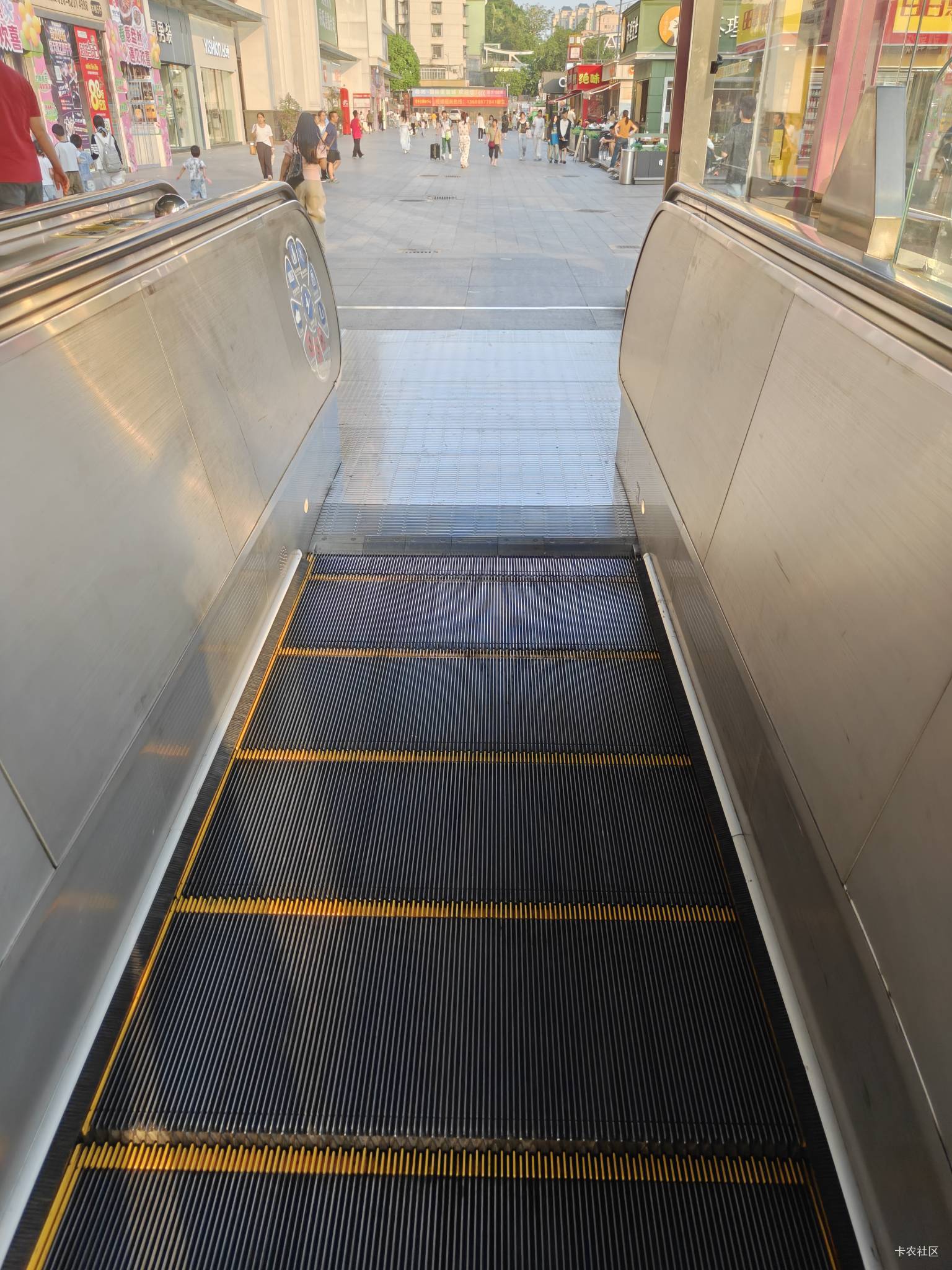 老父亲在家做120一天的小工，我在挂壁房躺着吹空调玩手机，我真该s啊
72 / 作者:圭円 / 