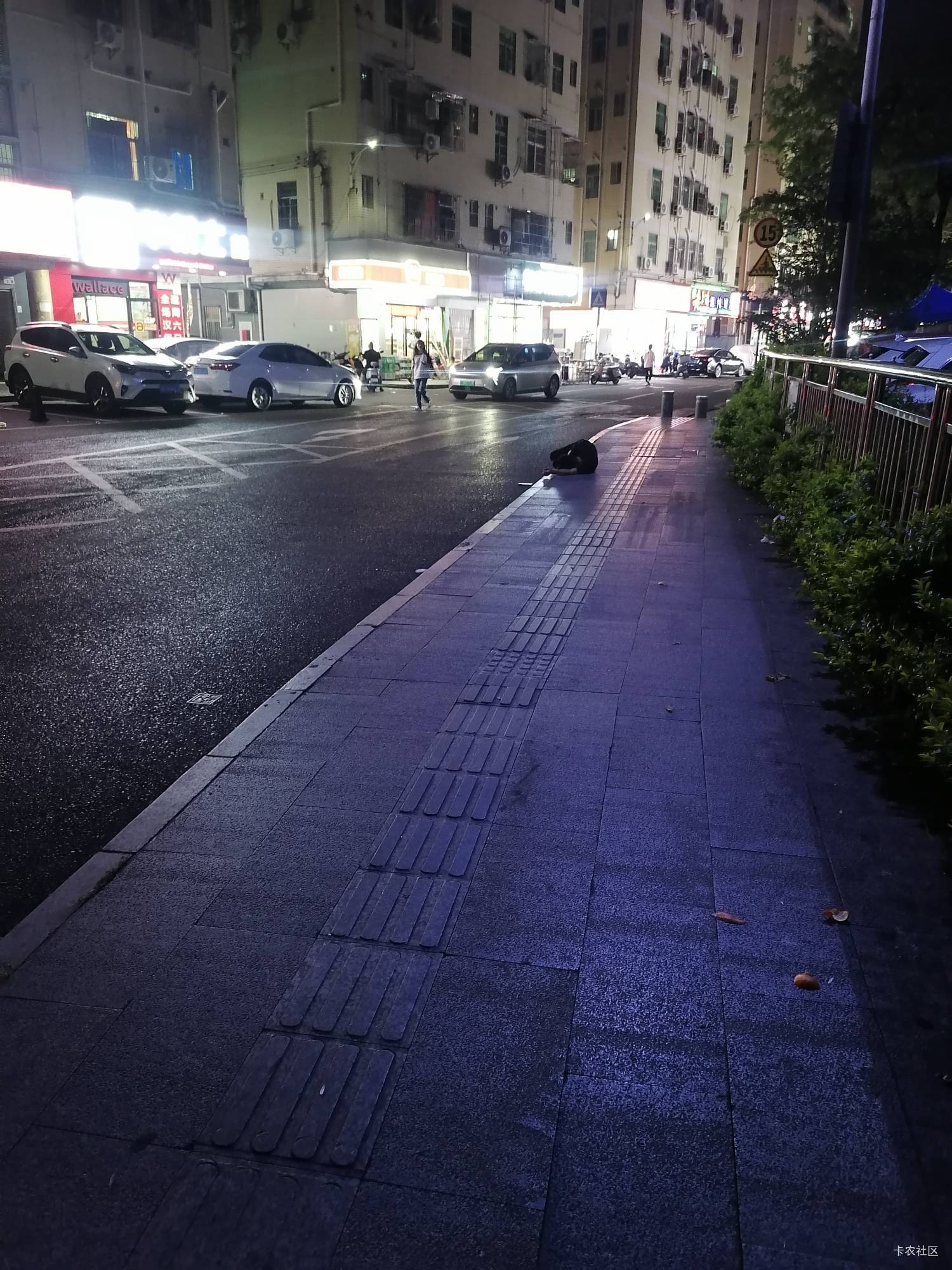 哪位老哥躺下了一动不动

11 / 作者:胡歌在此 / 