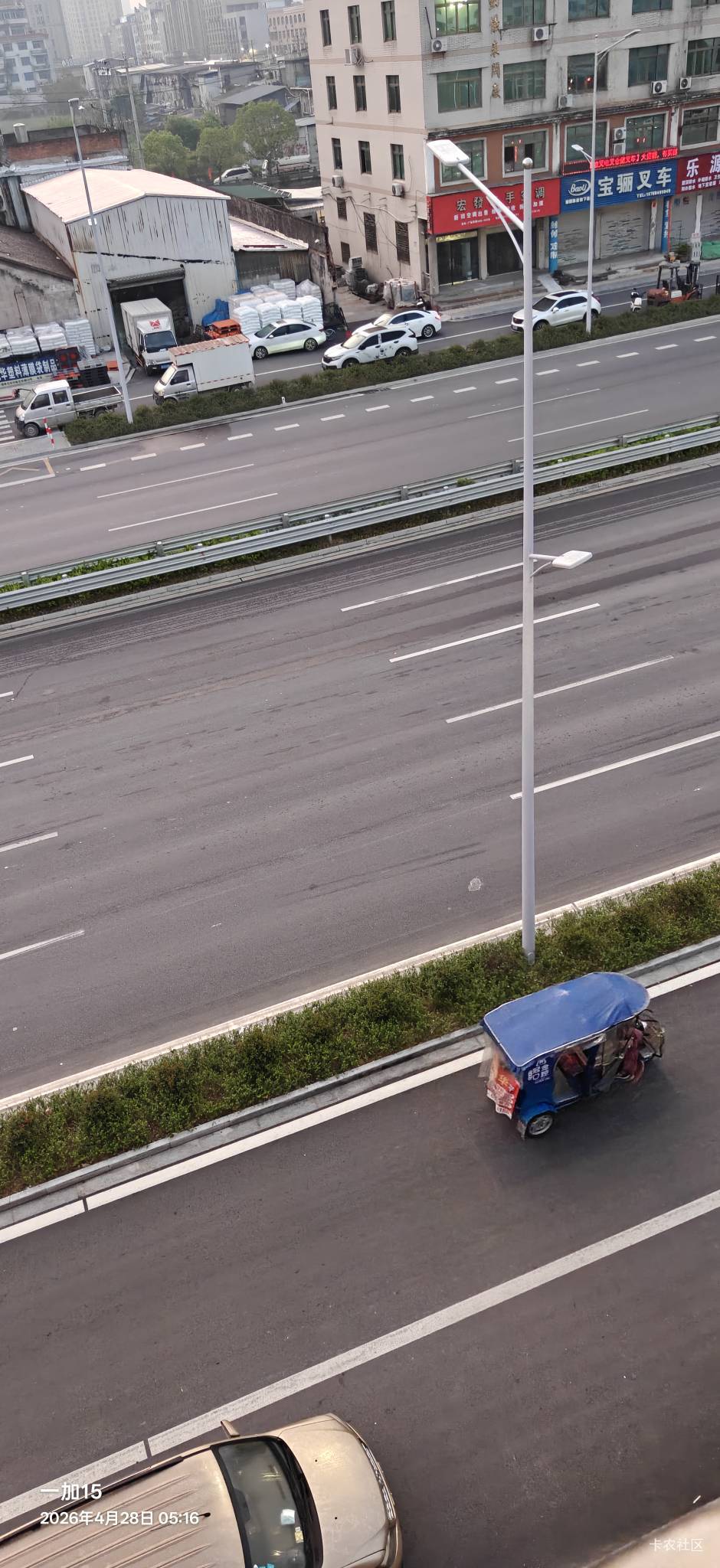 起床上班了

43 / 作者:机你太美 / 