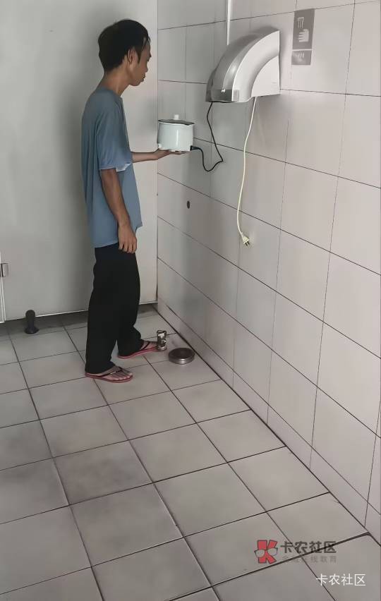 没有卡农，挂壁仔卖怎么活啊

26 / 作者:财神爷独子 / 