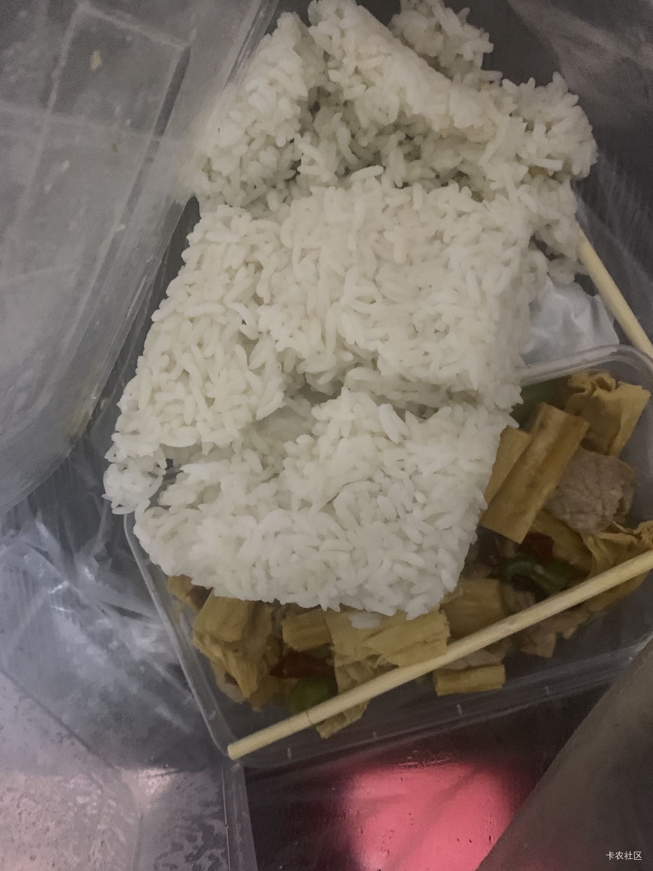 点个腐竹炒肉 吃一口腐竹直接想吐 直接丢了酸得要死 从来没吃过酸的腐竹 肯定变质了商77 / 作者:路去 / 