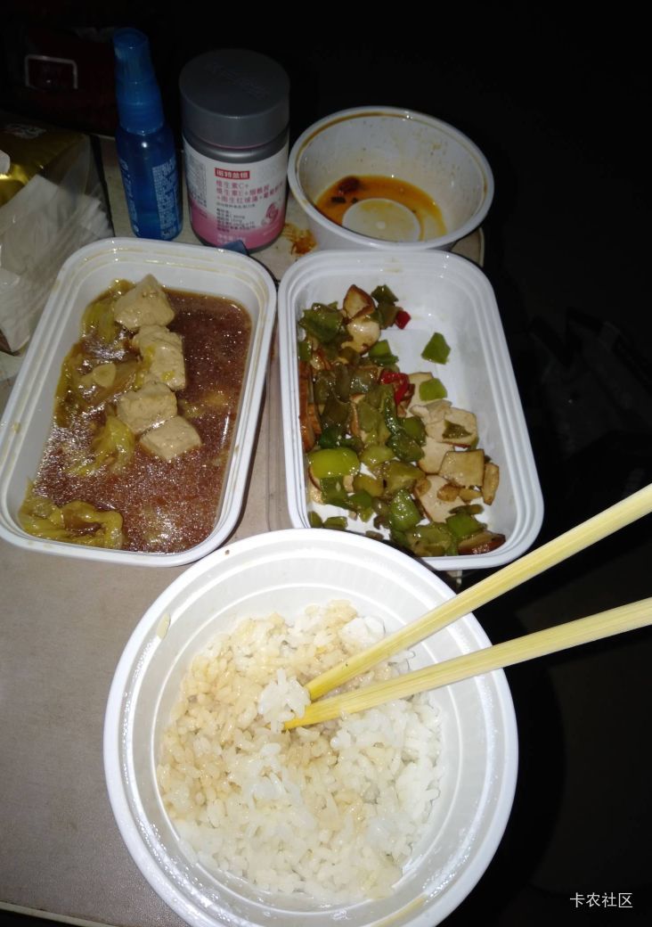 卡农第一加油吃晚饭了……

67 / 作者:静观山水 / 