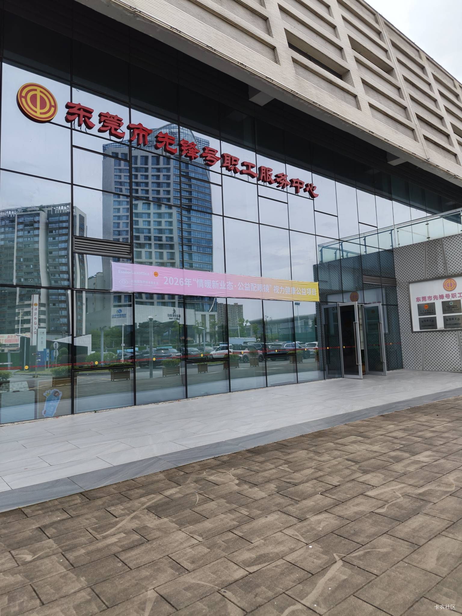 老哥们东莞工会挂壁眼镜都去验光了吗？看了一圈没看到有老哥气质的人啊


76 / 作者:何必有我 / 