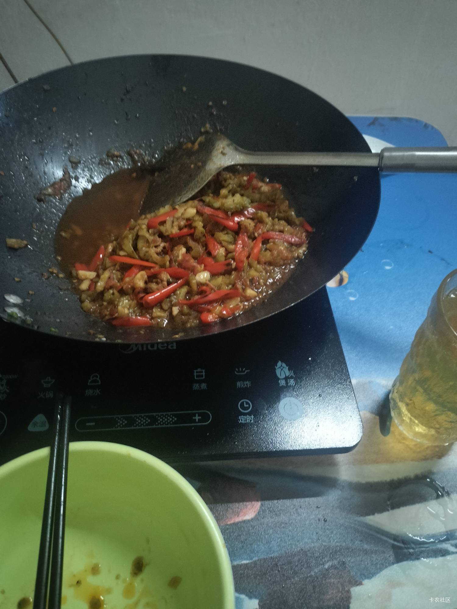 老哥吃饭

51 / 作者:骄傲的七夜 / 