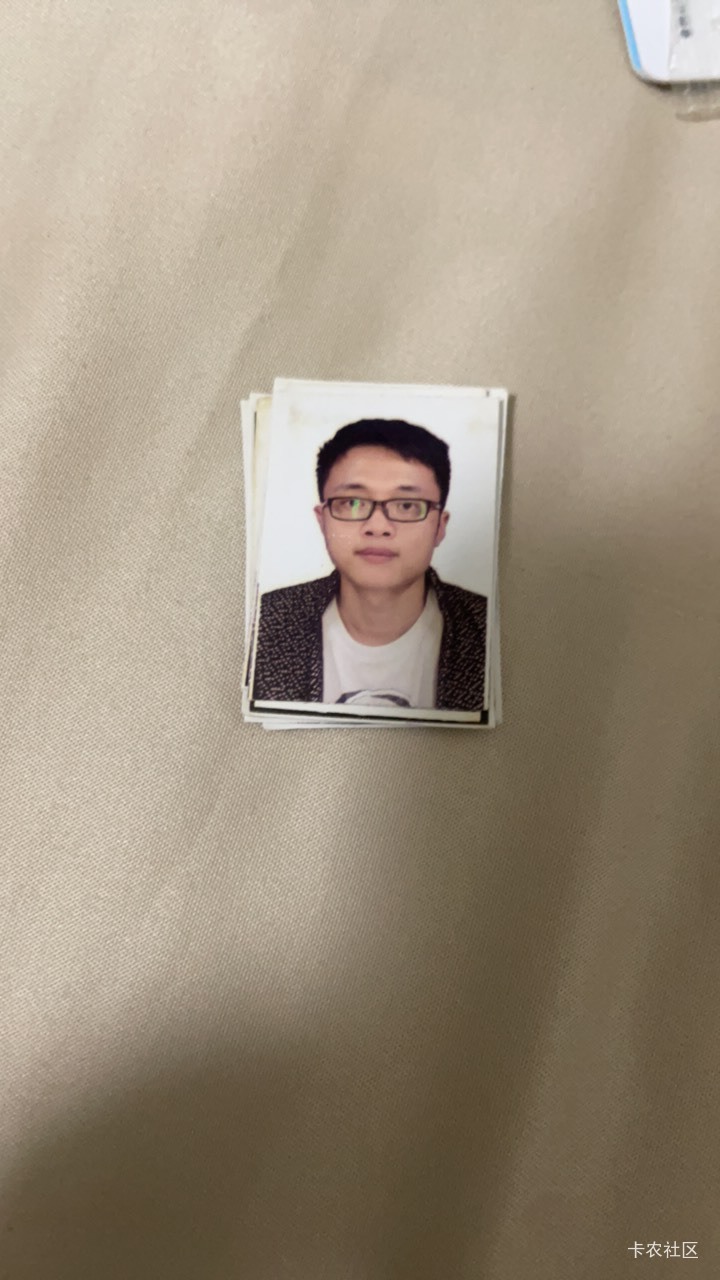 一照镜子一脸挂壁仔样，穿在好也没用，那些发传单的看都不看一眼，再也不会花那么多钱49 / 作者:日了中子星 / 