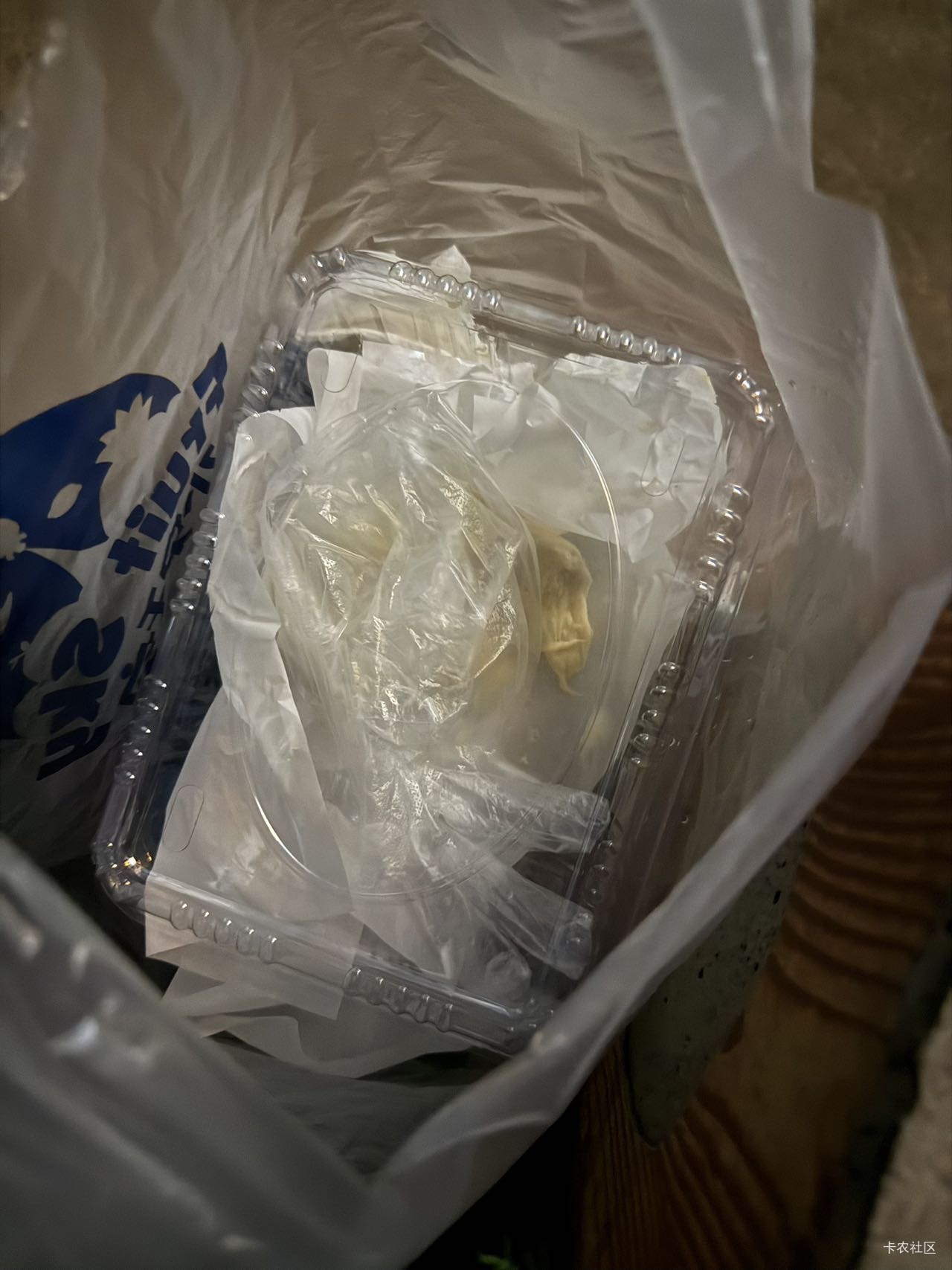 榴莲到底谁爱吃啊，我连续吃了一周榴莲还不适应，每天买一个金枕吃都感觉臭臭的，甜得64 / 作者:牛嫂子 / 