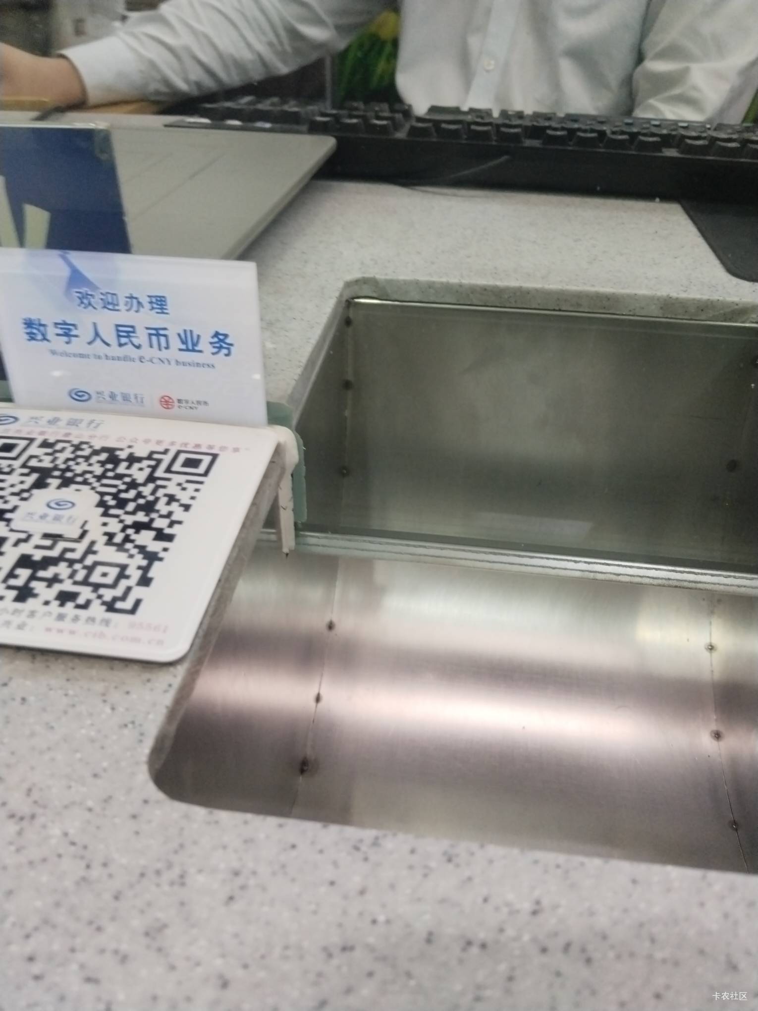 又来银行大战了。跑的太勤快了

44 / 作者:春暖花开❗ / 
