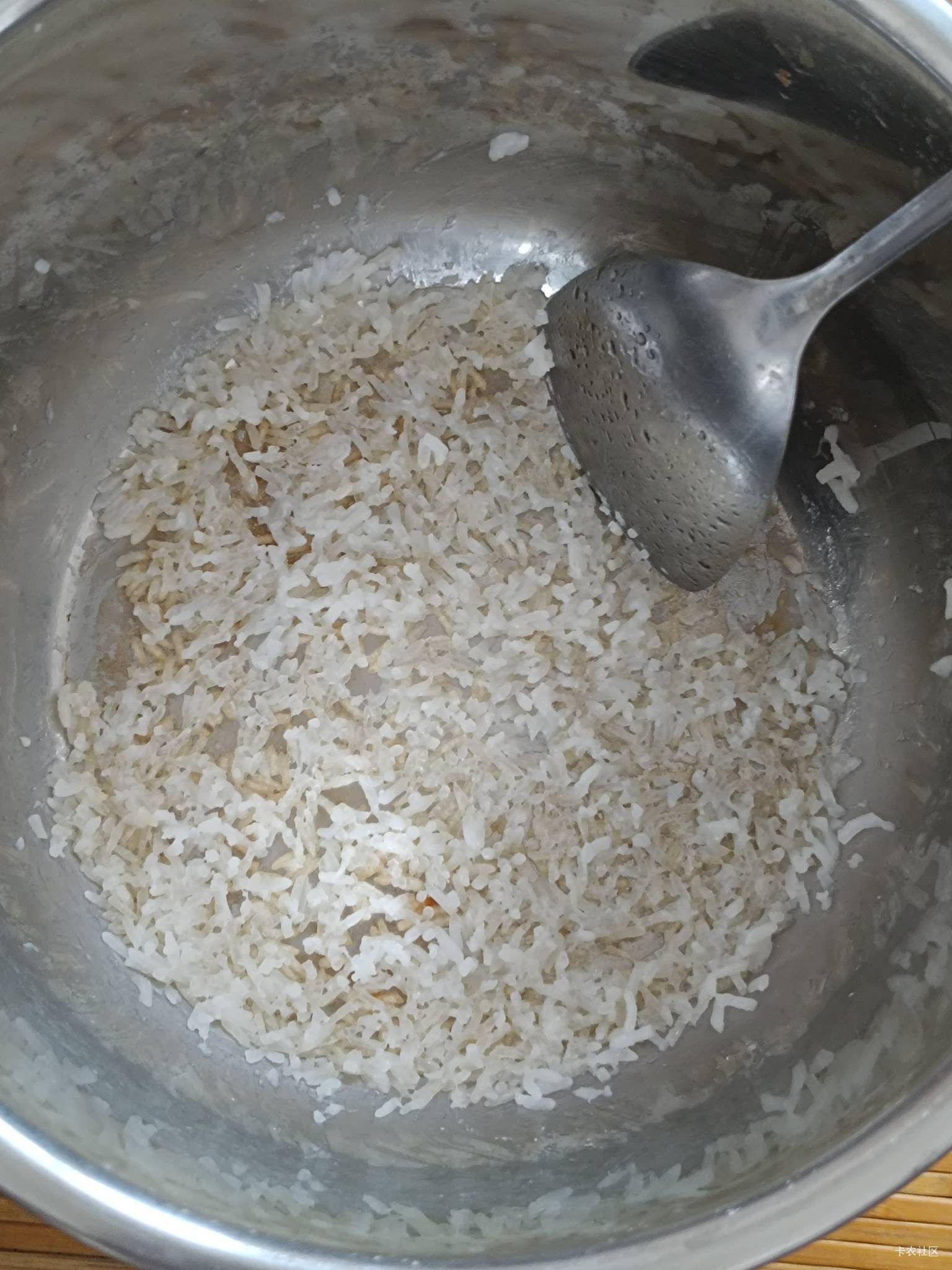 煮饭焦了是锅底问题吗？煲都吃一半饭。看来不锈钢煲心不行

94 / 作者:北部湾银行 / 