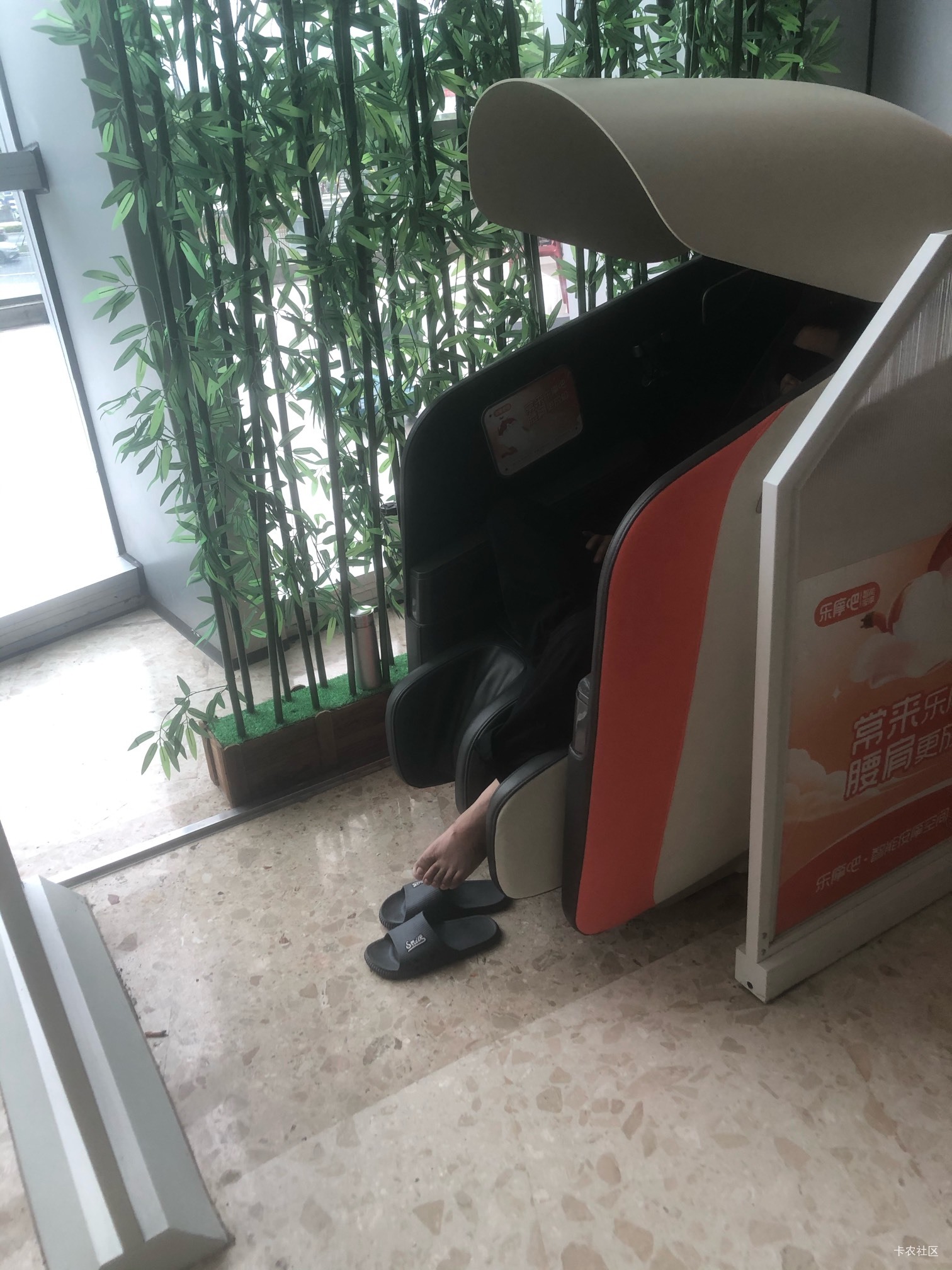 还是老哥会享受 戴个眼罩按摩椅睡睡

89 / 作者:那个她 / 