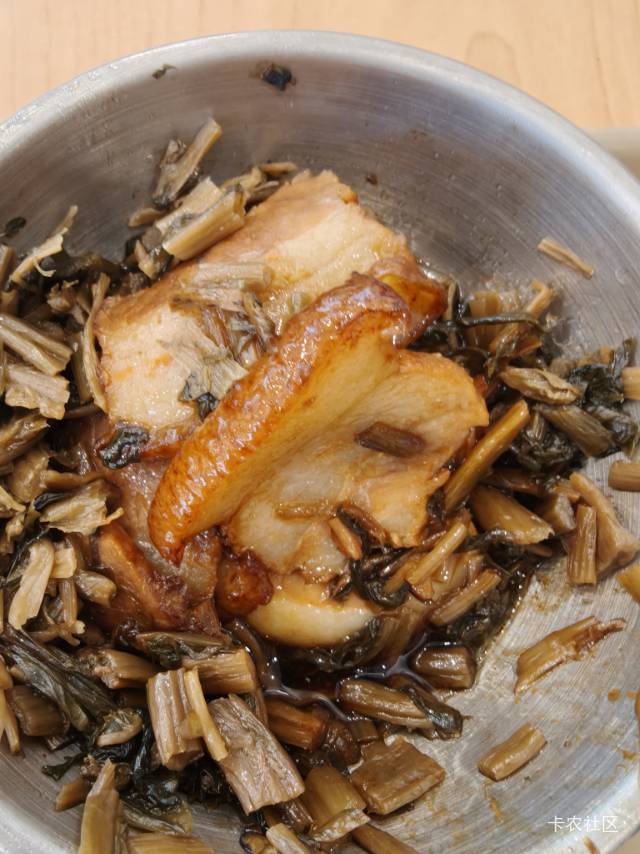 4块钱的老乡鸡，就算是预制的我也吃，这个梅菜没有特别咸，扣肉还不是一抿就化


71 / 作者:小小搬运工手慢无 / 