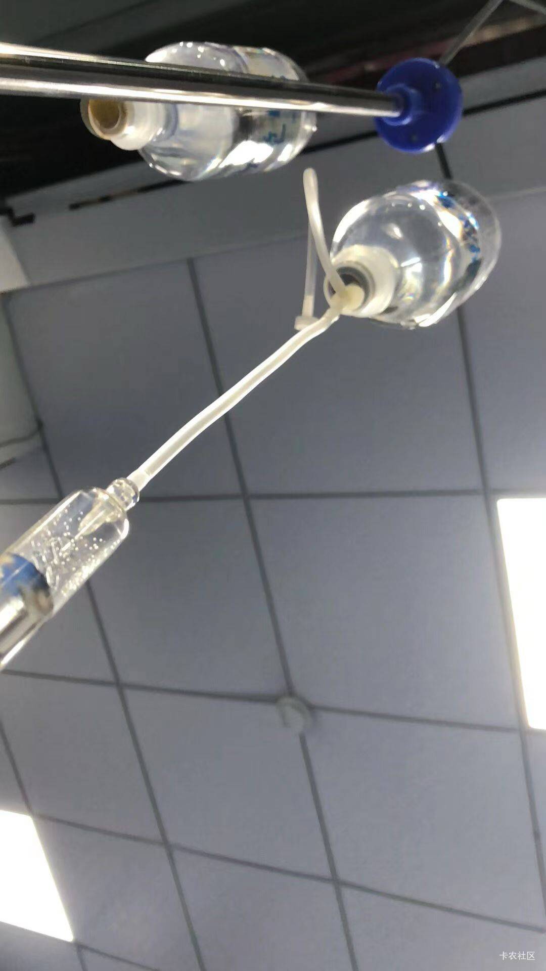老哥们昨晚睡烂尾楼睡感冒了 来卫生站挂一瓶葡萄糖 又省了一天饭

95 / 作者:wwe8782520 / 